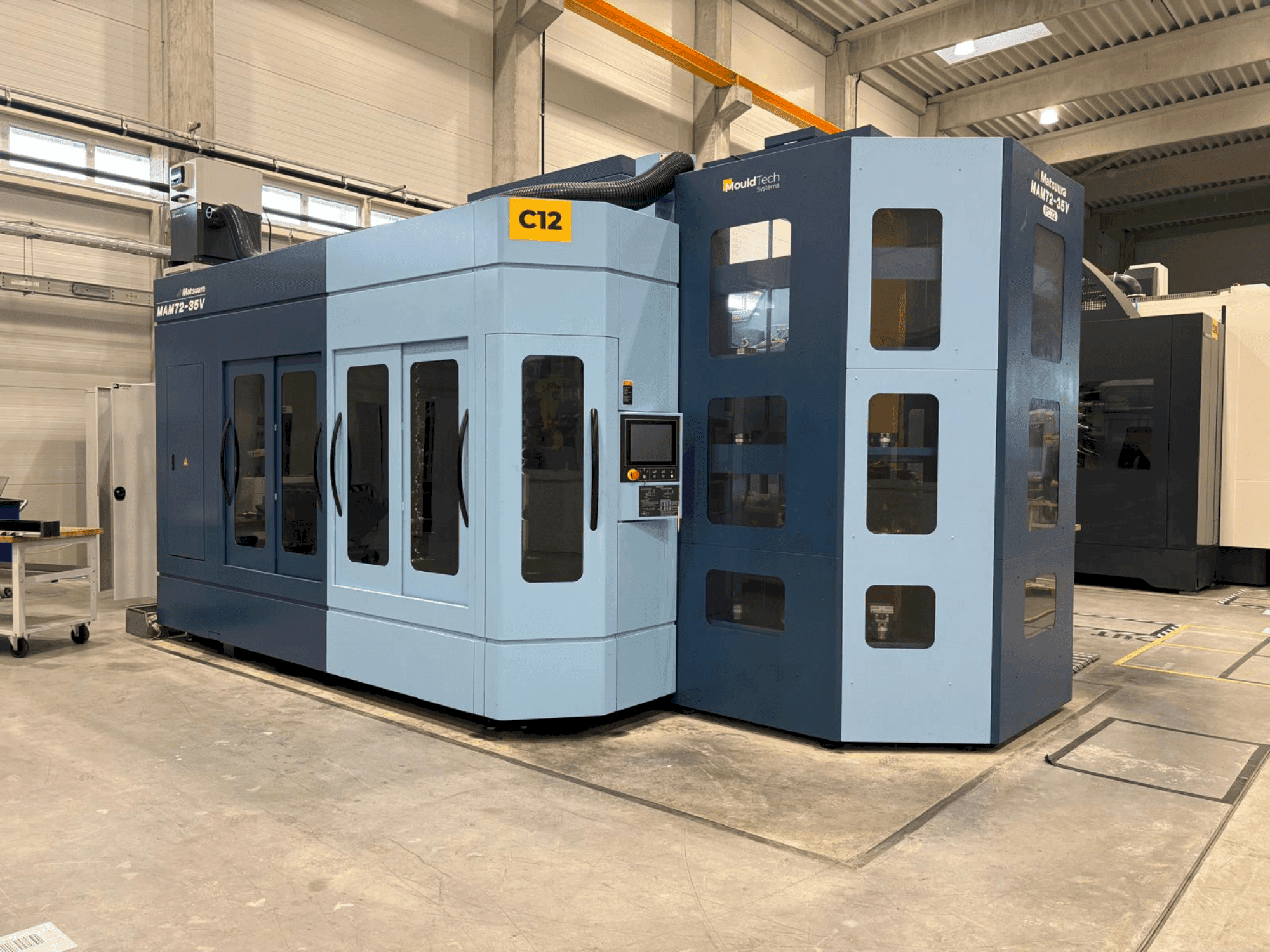 Prikaz stroja Matsuura MAM72-35V sprijeda