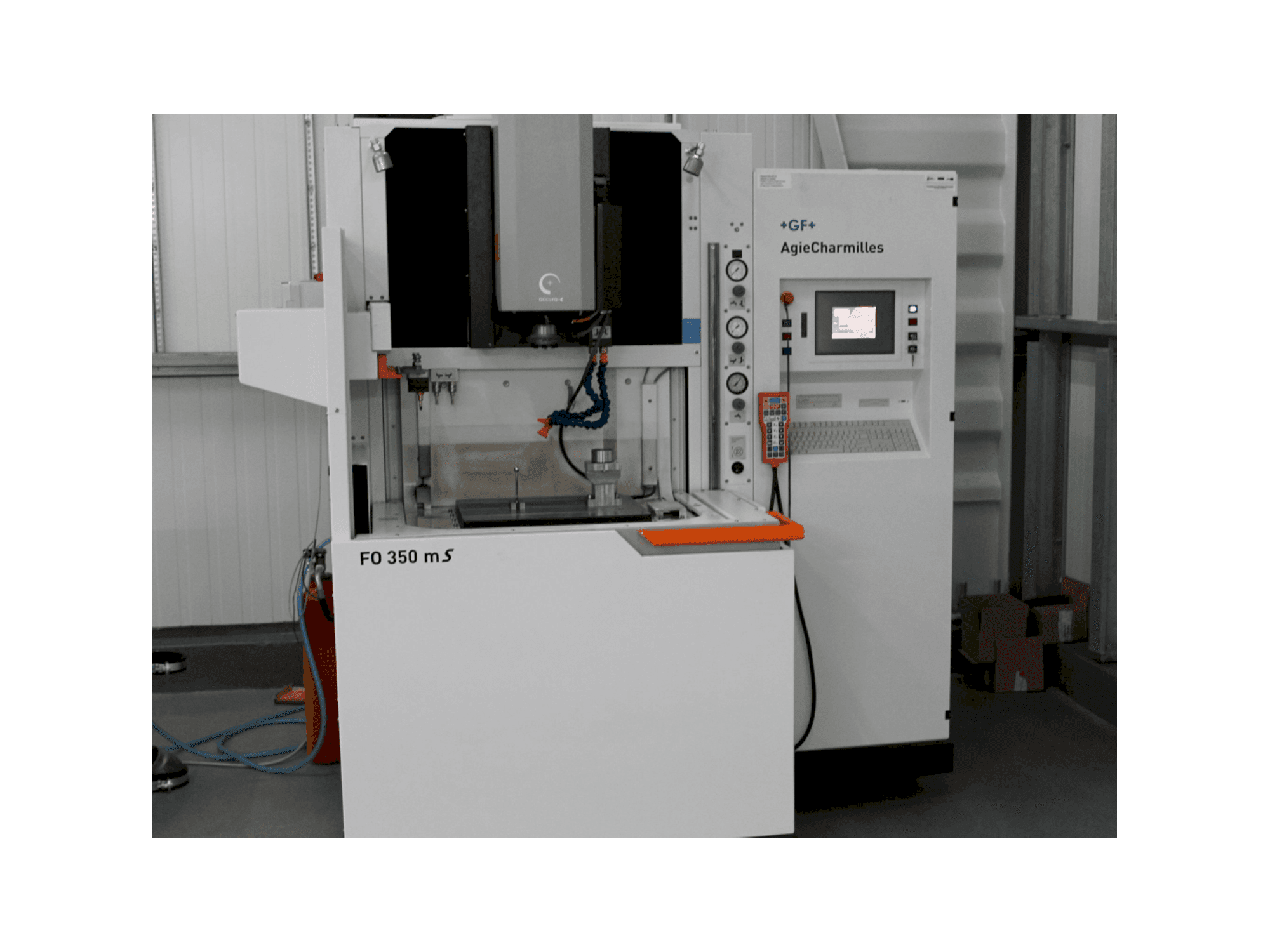 Prikaz stroja AgieCharmilles FO350MS sprijeda