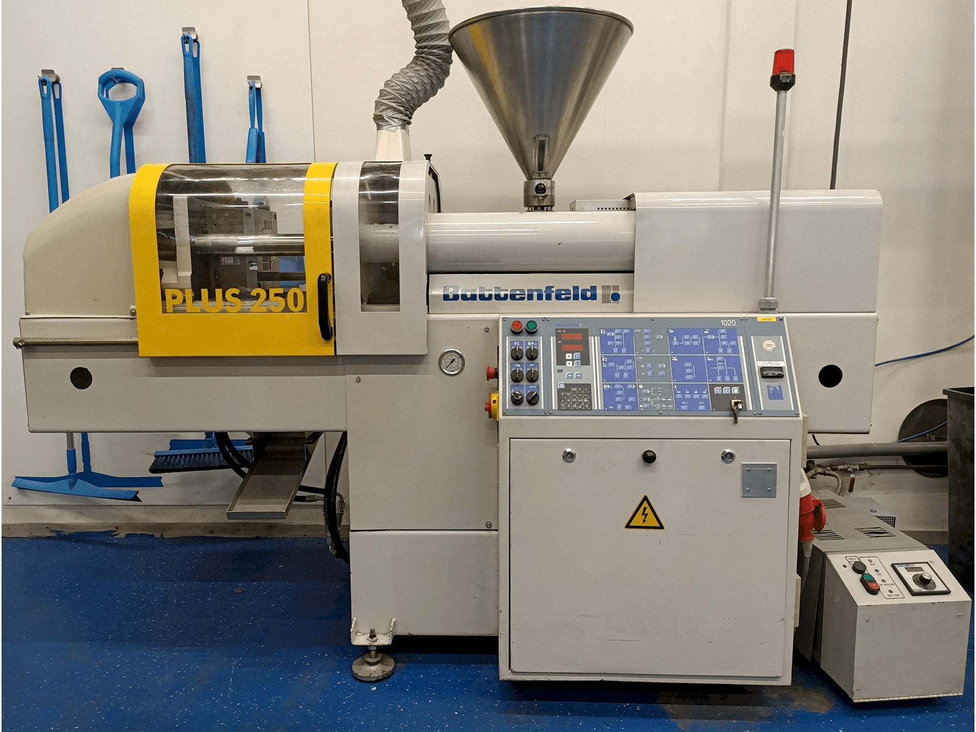 Prikaz stroja Battenfeld PLUS 250/50 sprijeda