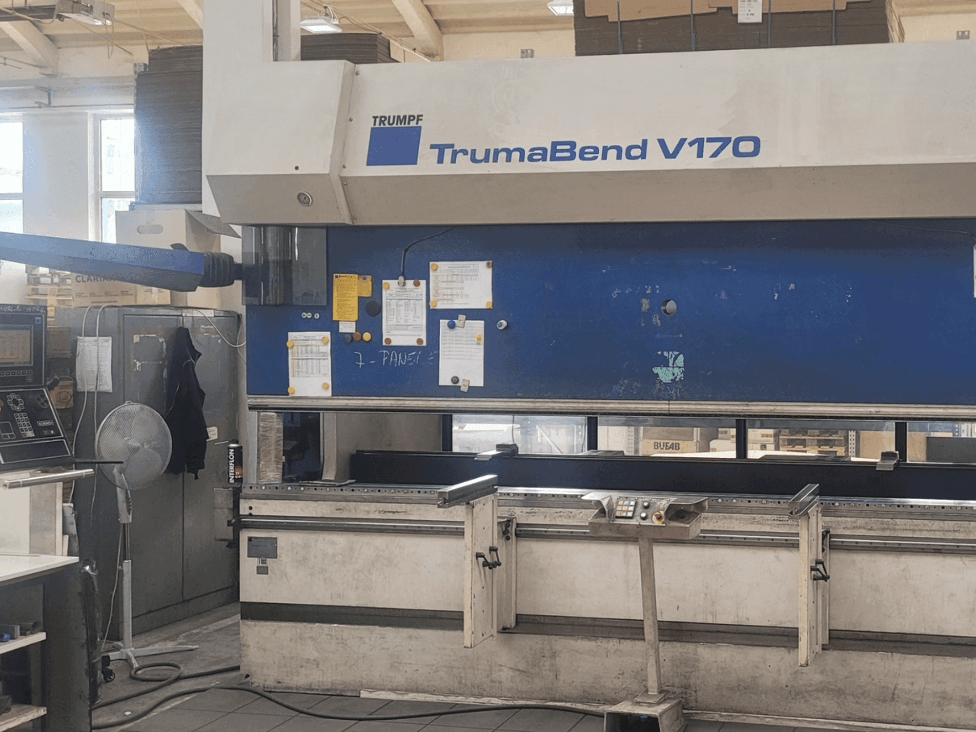 Prikaz stroja TRUMPF TrumaBend V170 sprijeda