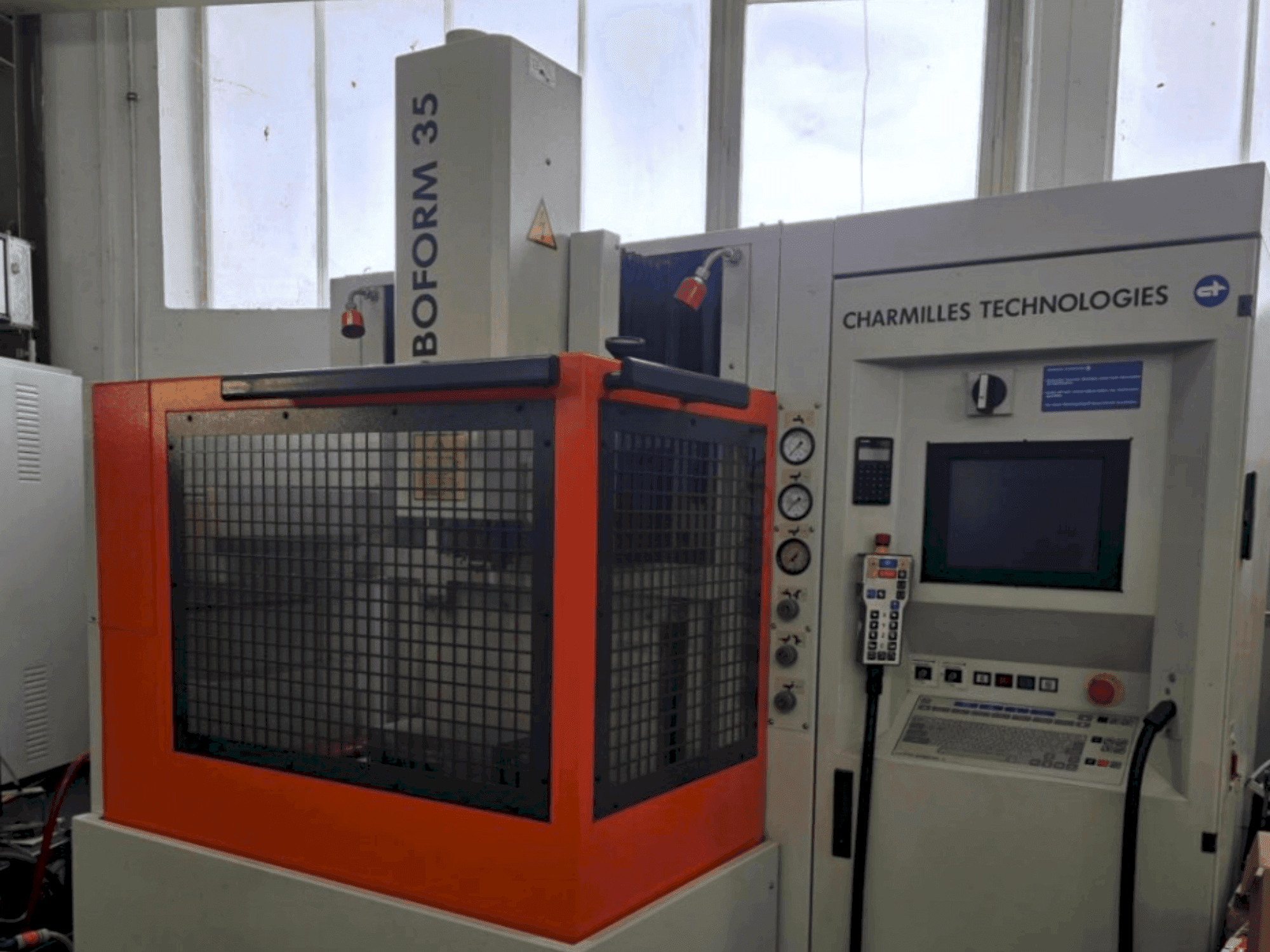 Prikaz stroja CHARMILLES Roboform 35 sprijeda