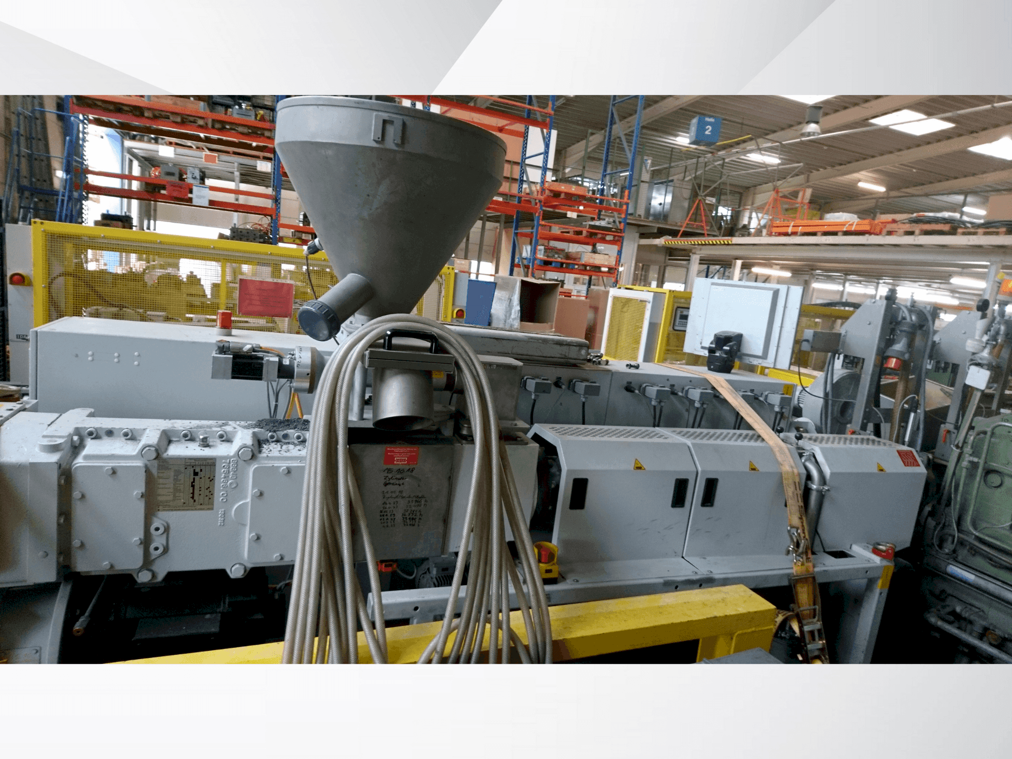 Prikaz stroja Krauss Maffei KMD 75 XS/P sprijeda