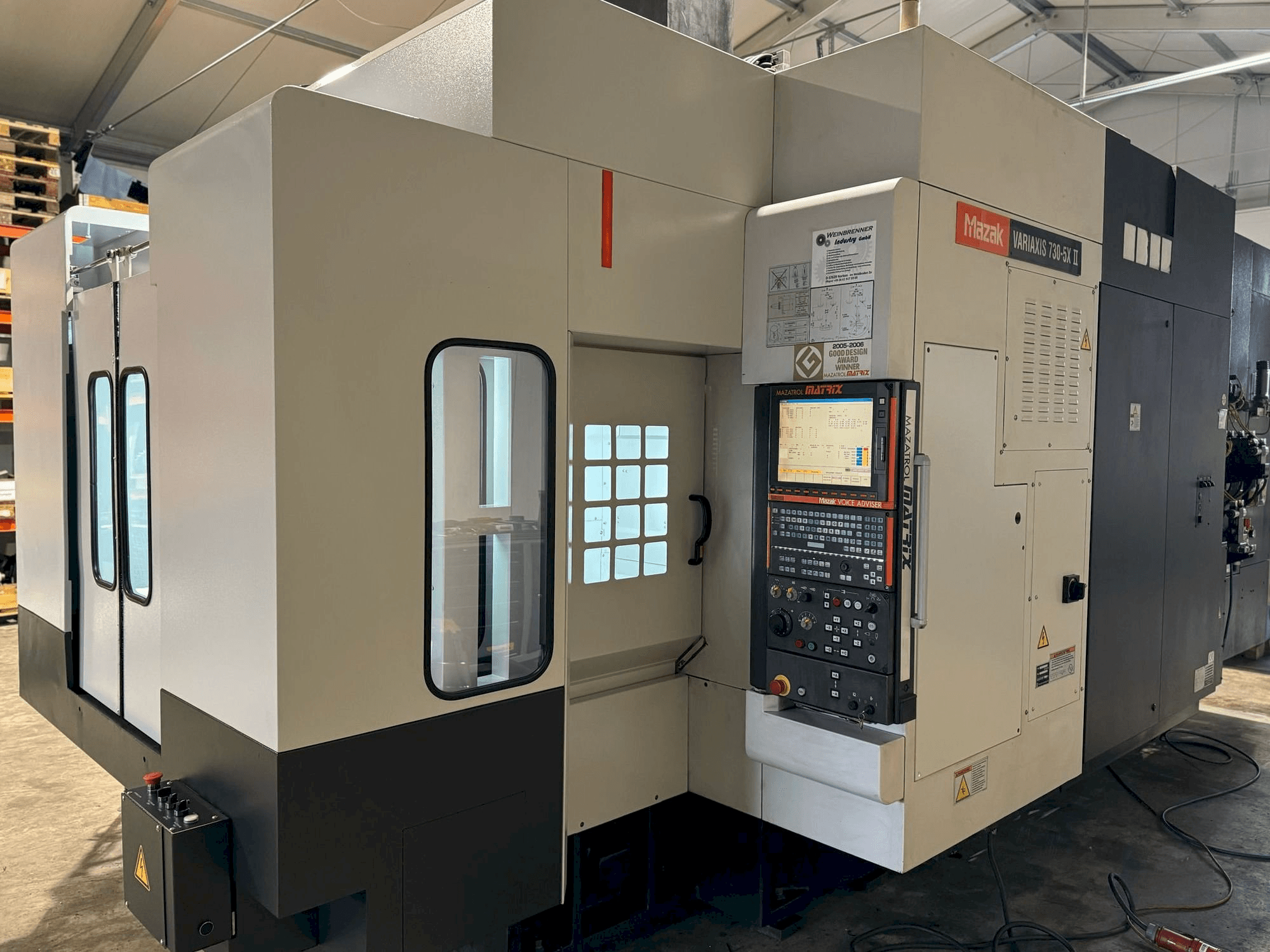 Prikaz stroja Mazak Variaxis 730-5X II sprijeda