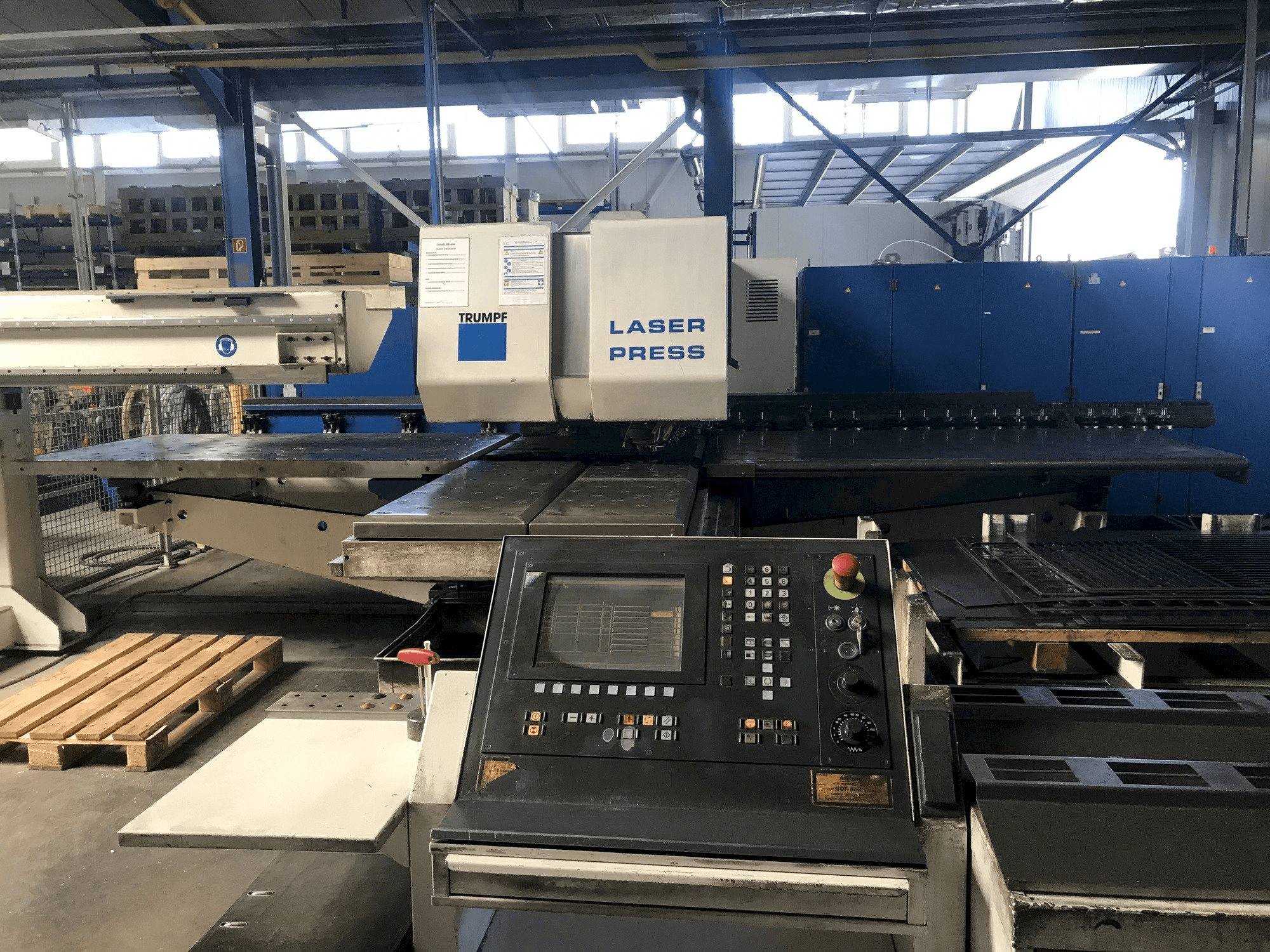 Prikaz stroja Trumpf Trumatic 600L sprijeda