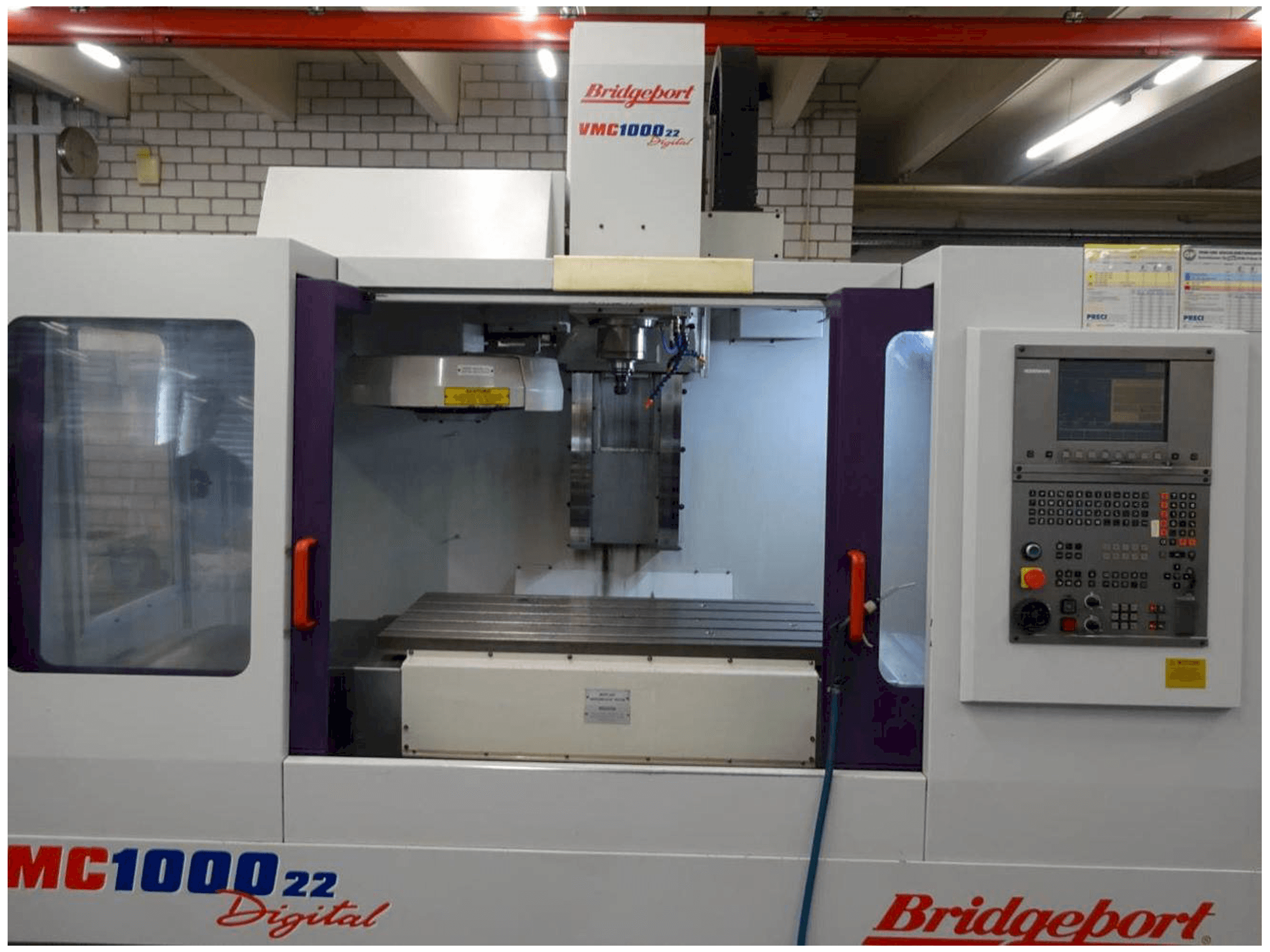 Prikaz stroja Bridgeport VMC1000-22 sprijeda