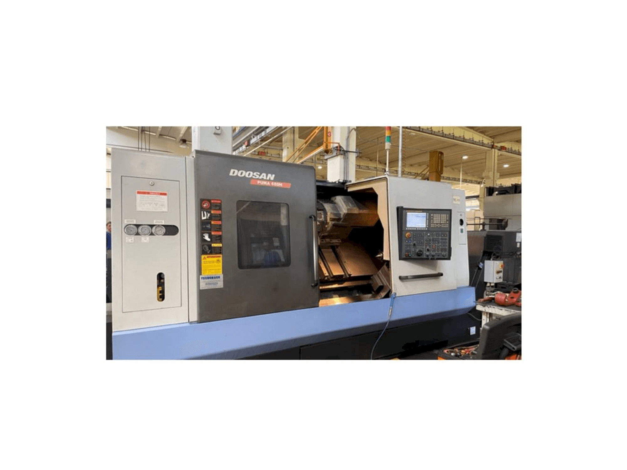 Prikaz stroja Doosan PUMA 480 MB sprijeda