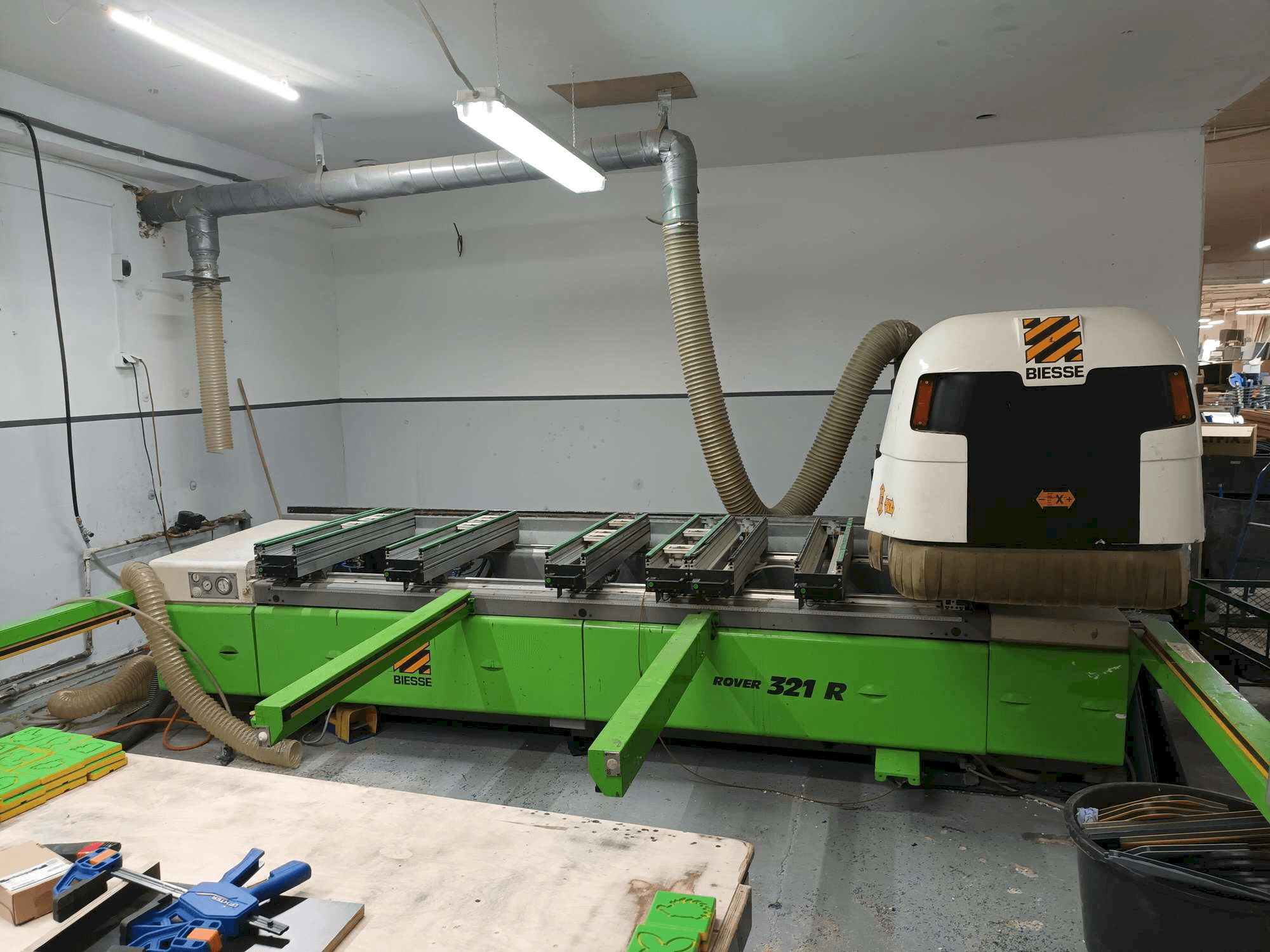 Prikaz stroja BIESSE Rover 321R sprijeda