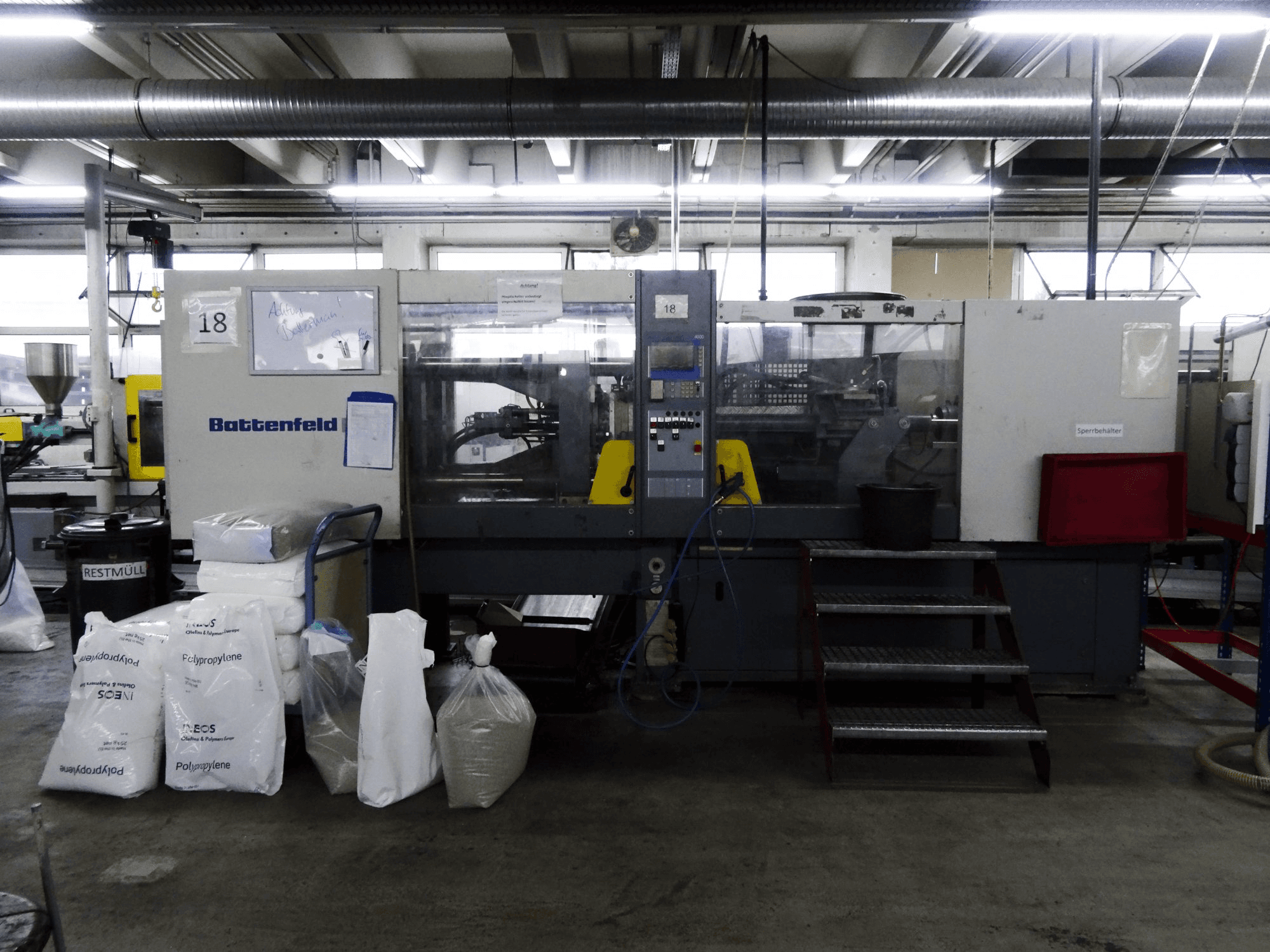 Prikaz stroja Battenfeld BA 1500/630 BK sprijeda