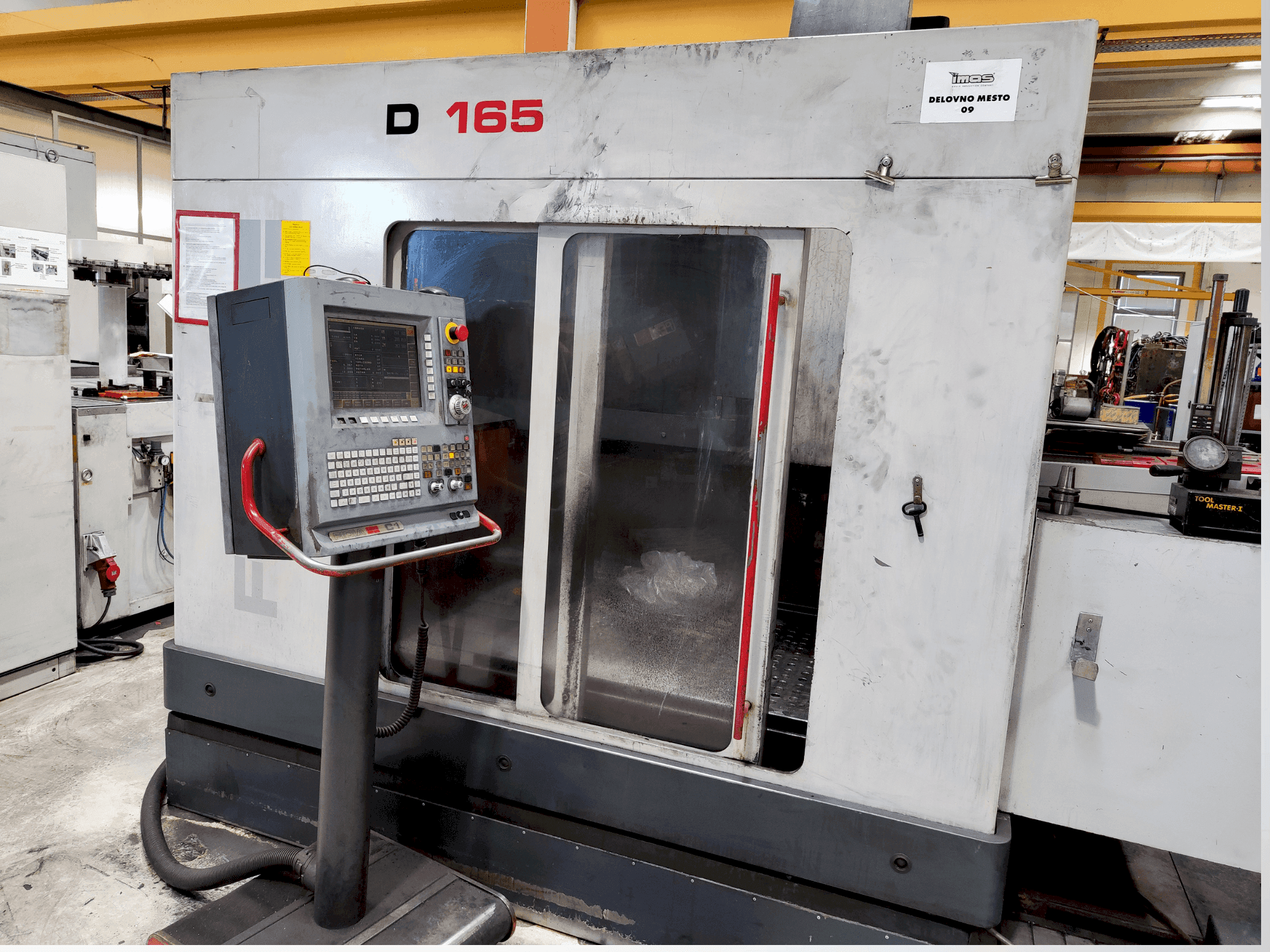 Prikaz stroja Fidia D165 3A sprijeda