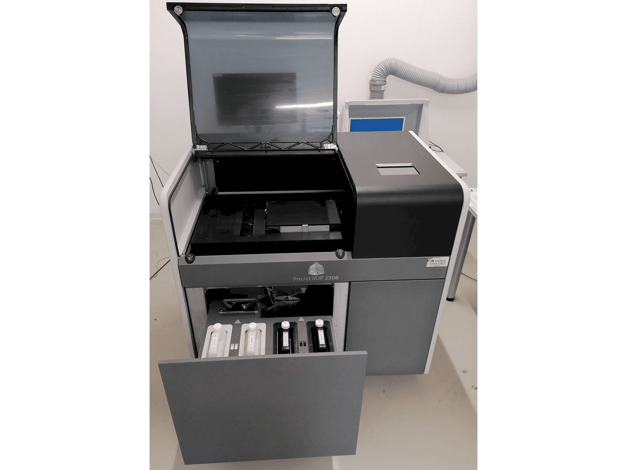 Prikaz stroja 3DSYSTEMS ProJet MJP 2500Plus sprijeda