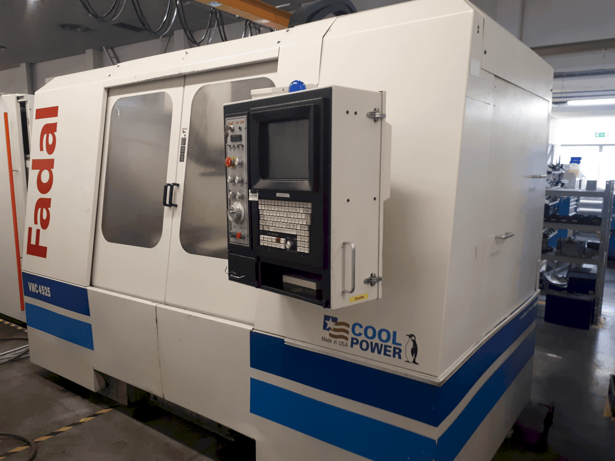 Prikaz stroja FADAL VMC4525 sprijeda