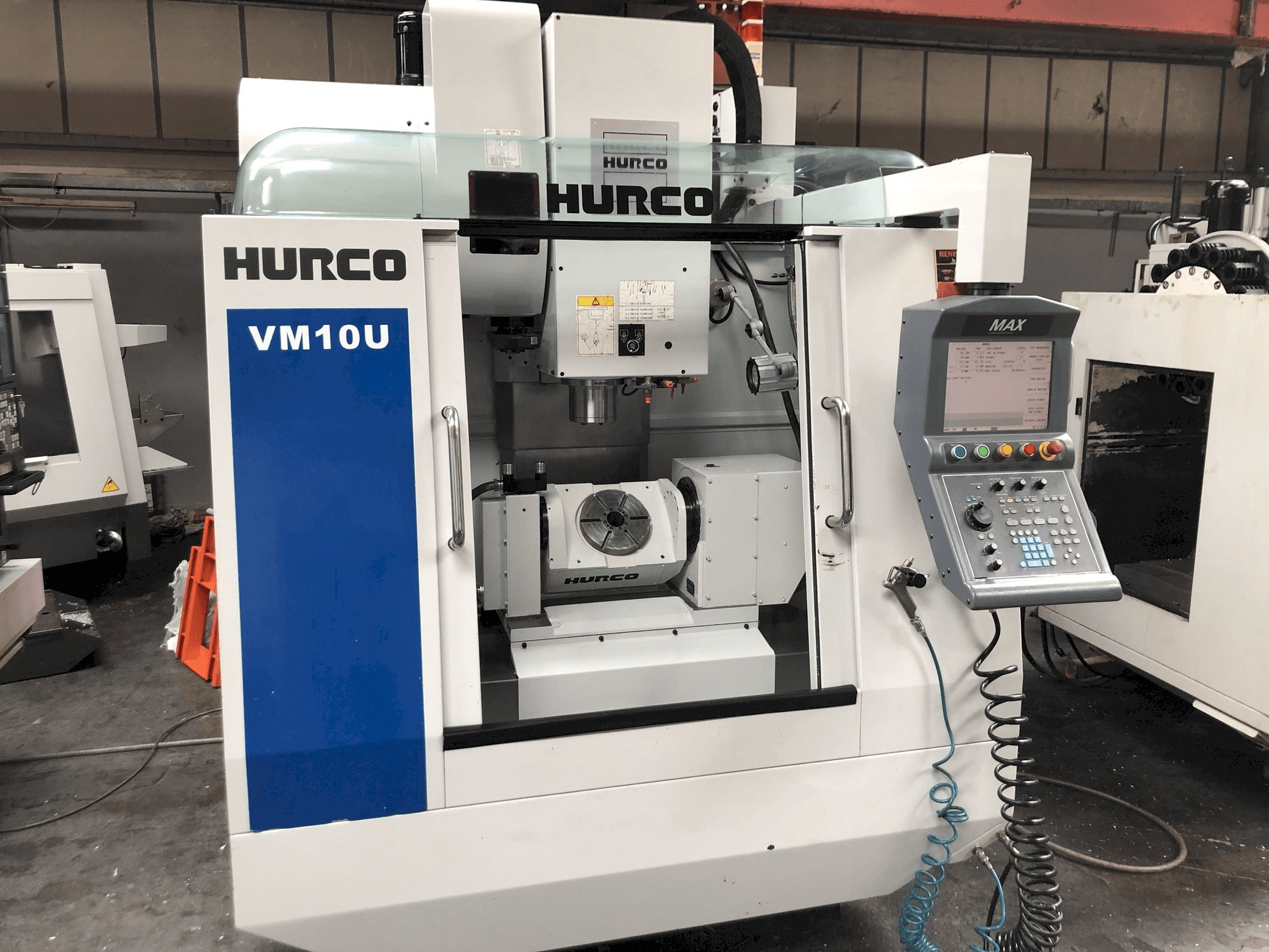 Prikaz stroja Hurco VM10U sprijeda