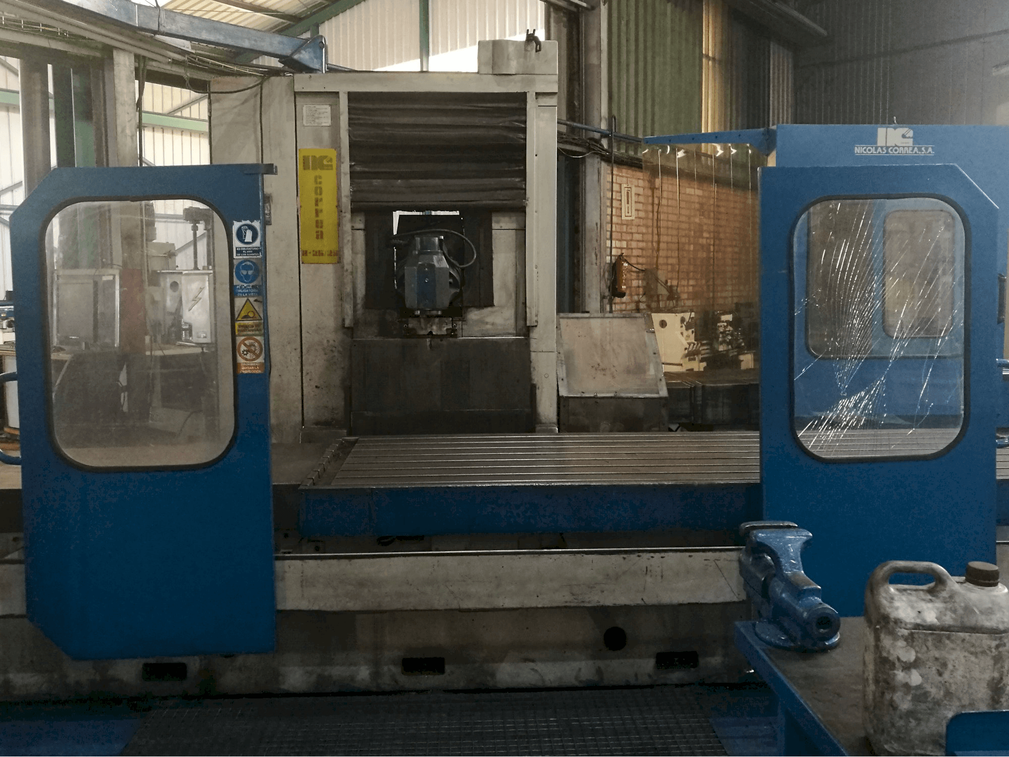 Prikaz stroja Correa A25-25 sprijeda