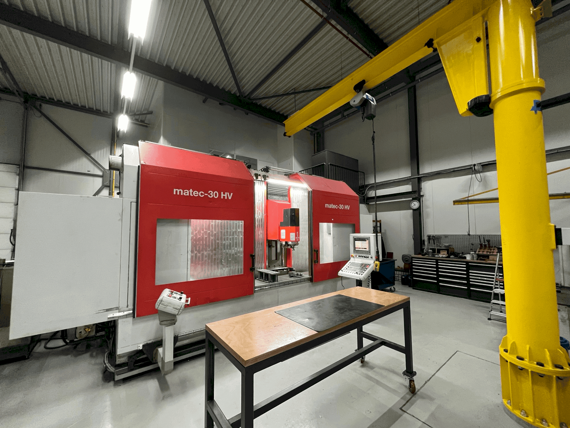 Prikaz stroja Matec 30-HV sprijeda