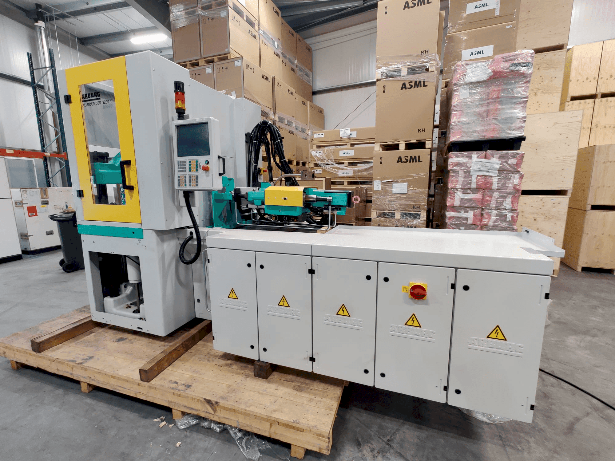 Prikaz stroja Arburg ALLROUNDER 1200 T 800-70 sprijeda