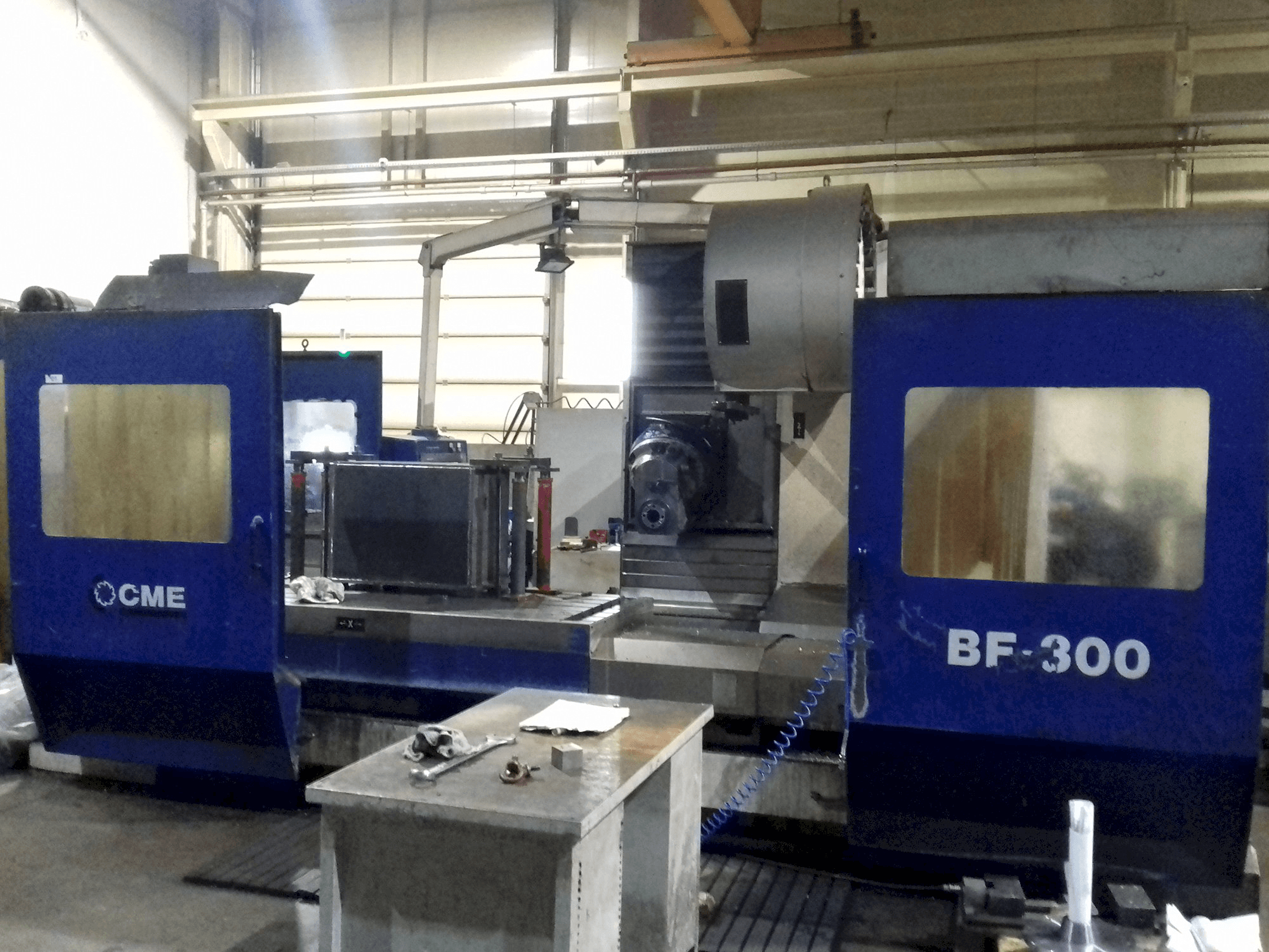 Prikaz stroja CME BF-300 sprijeda