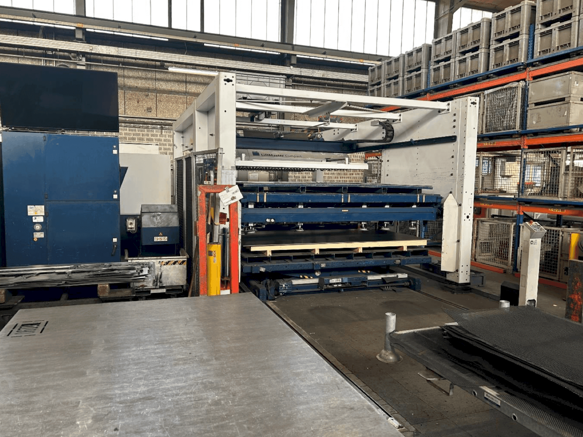 Prikaz stroja TRUMPF TruLaser 3030 sprijeda