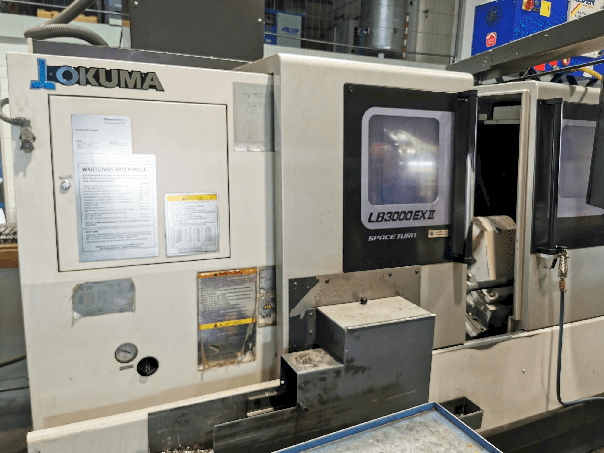 Prikaz stroja Okuma LB3000ll EX MC 1000 sprijeda