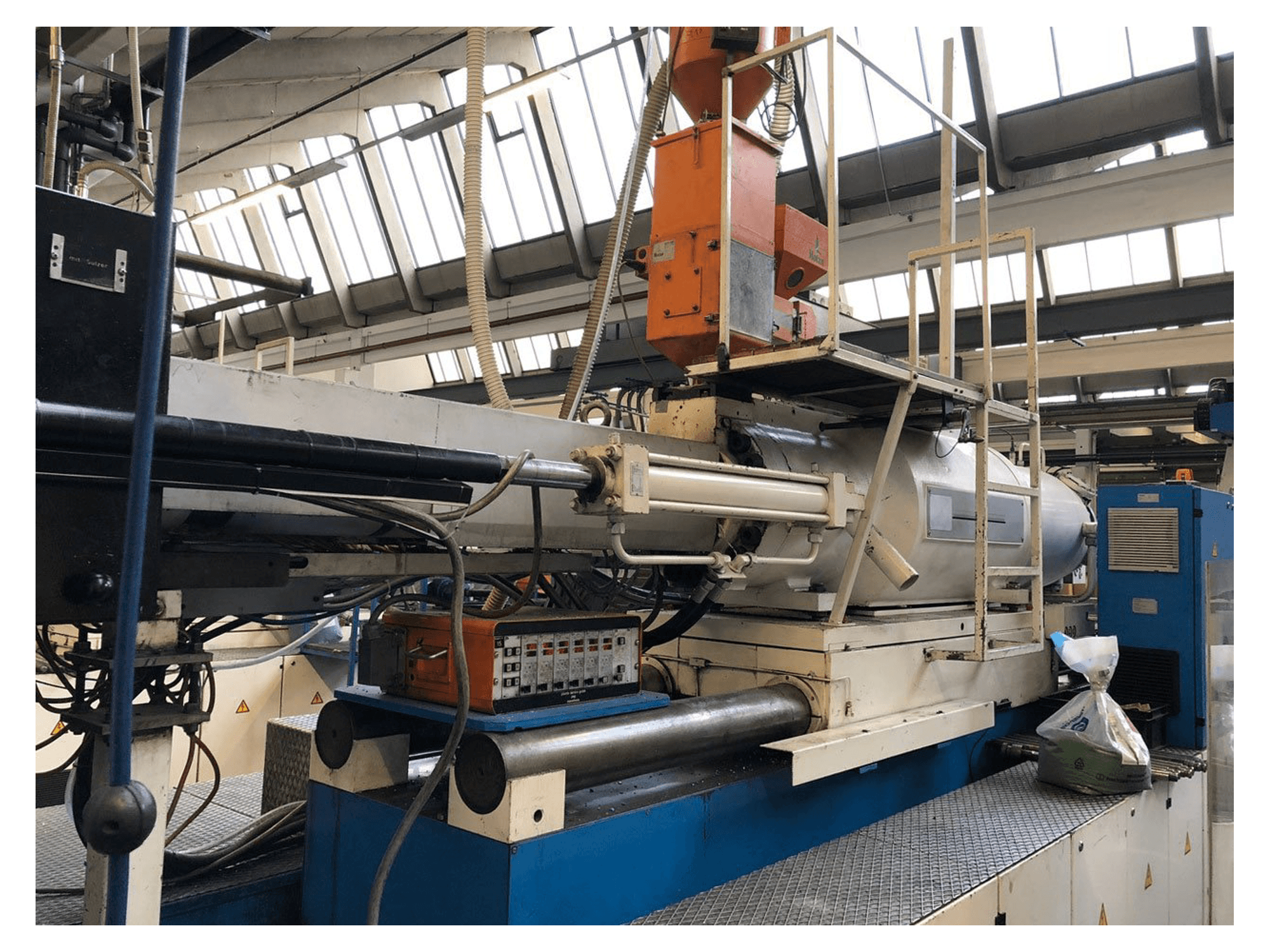 Radni prostor stroja ENGEL ES 7000/800