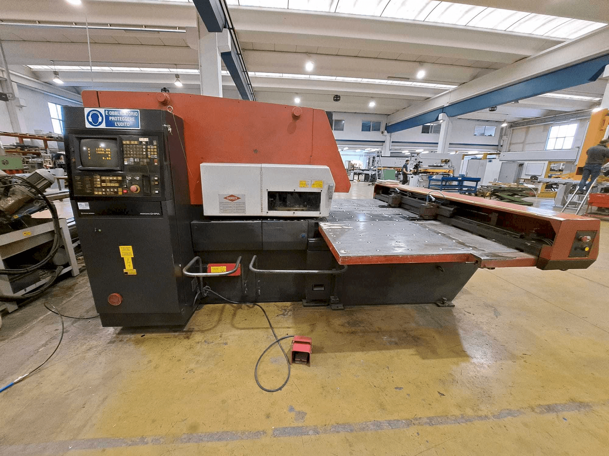 Prikaz stroja AMADA ARIES 245 sprijeda