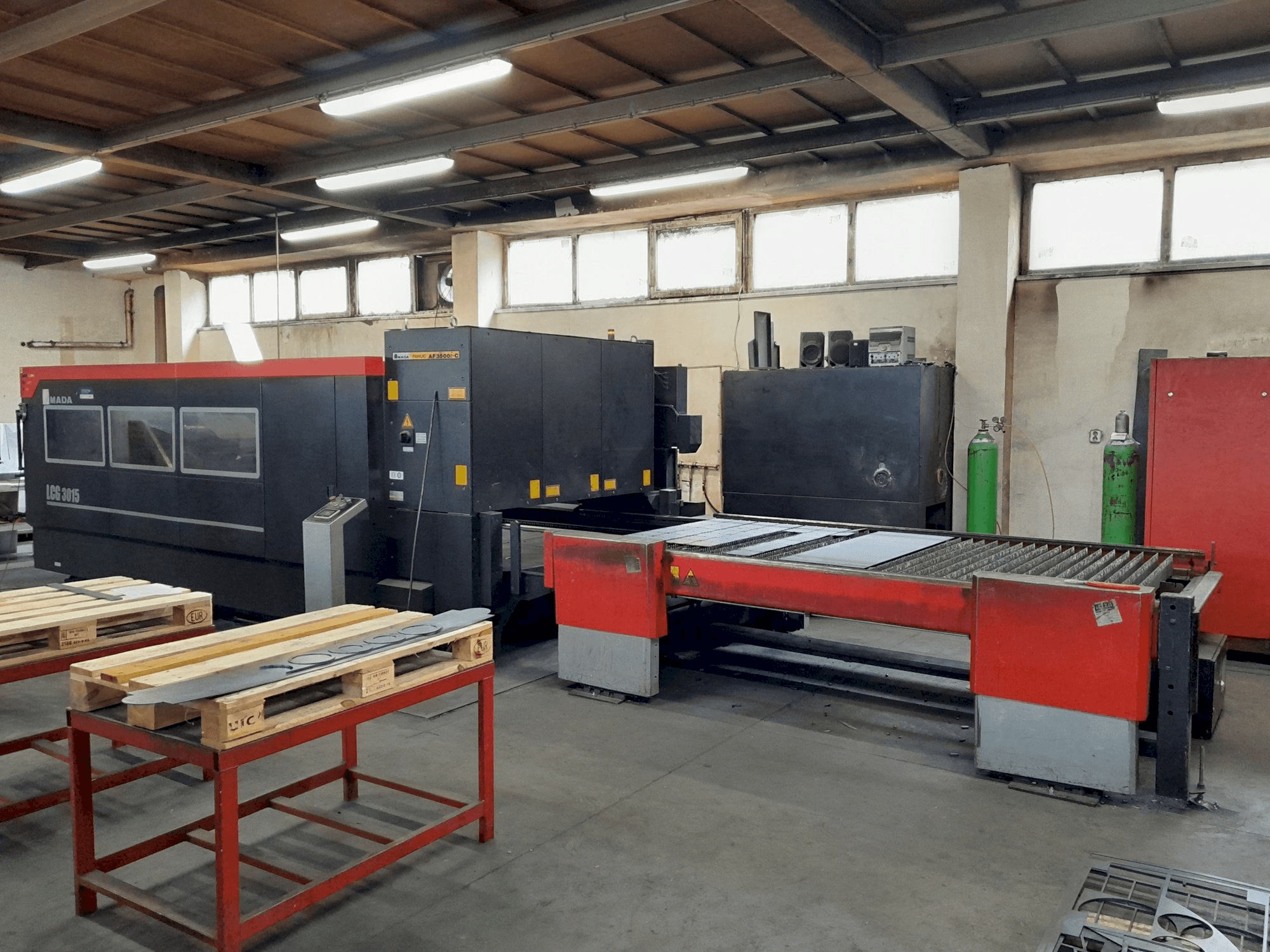 Prikaz stroja AMADA LCG 3015 sprijeda