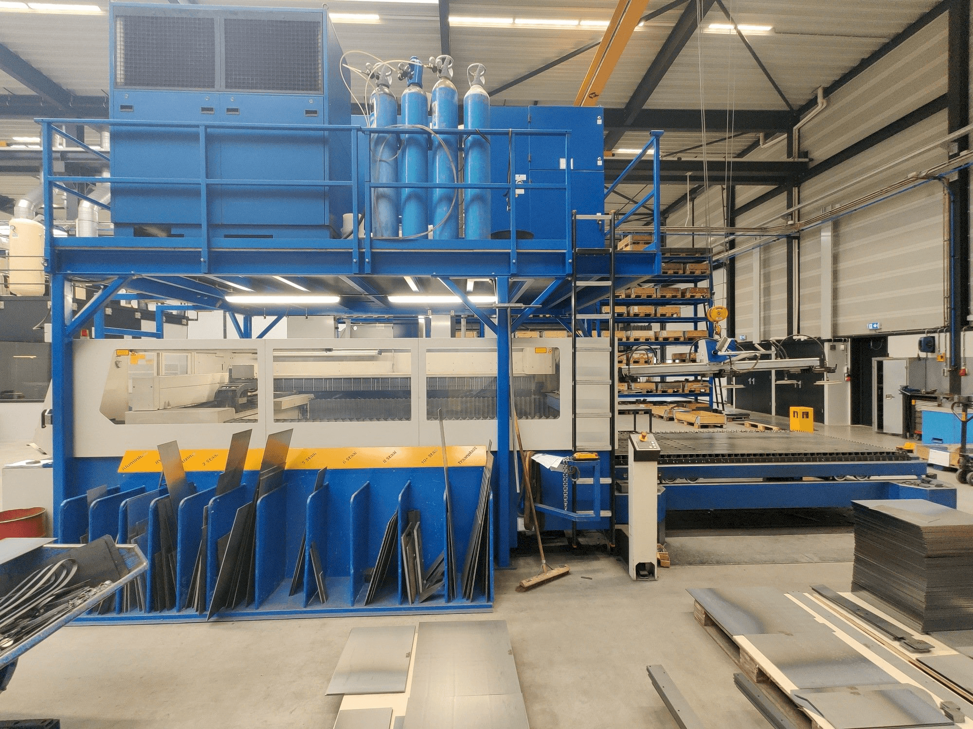 Prikaz lijeve strane stroja Trumpf Trumatic L 3030