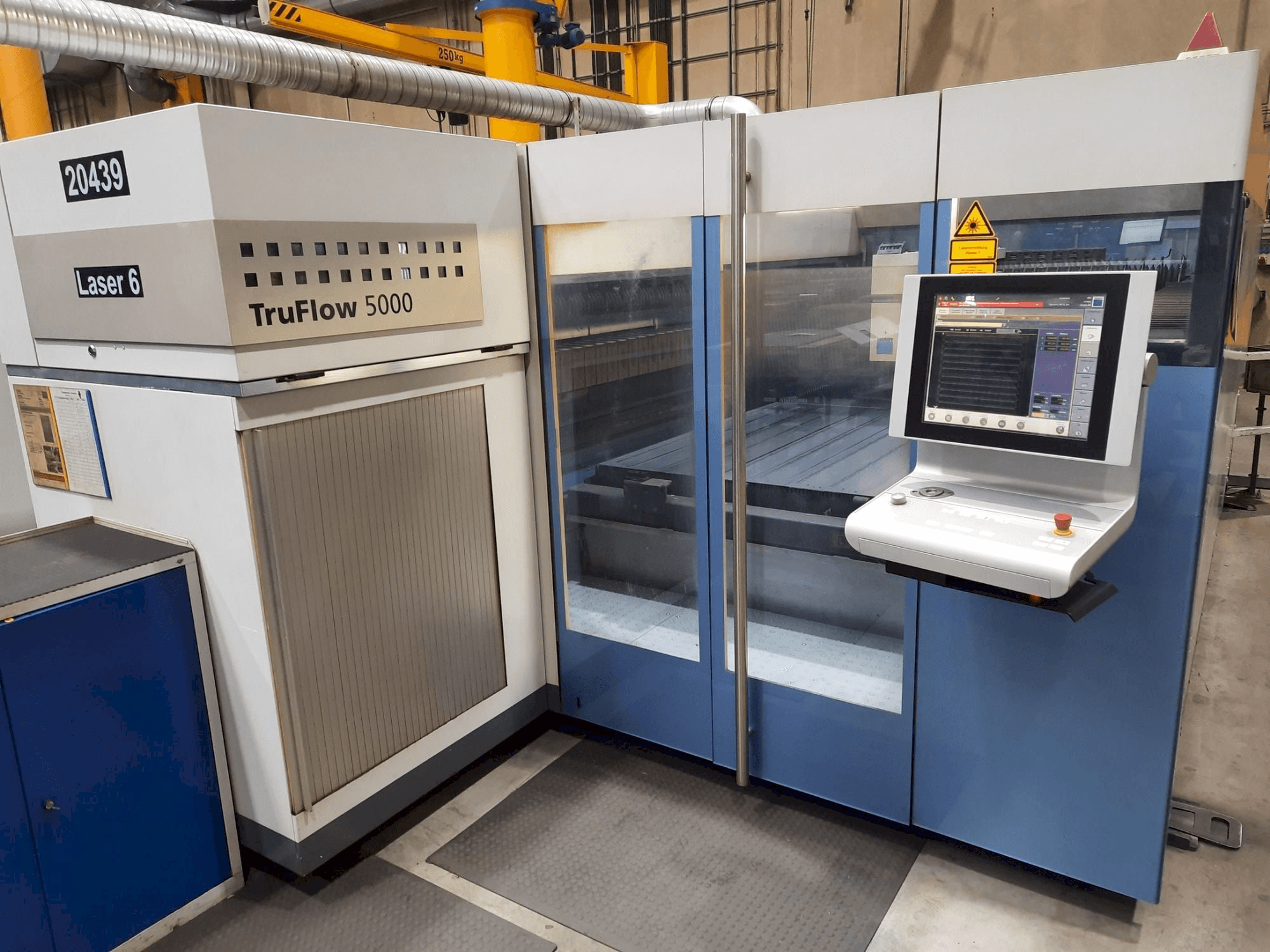 Prikaz stroja Trumpf L 3030 sprijeda