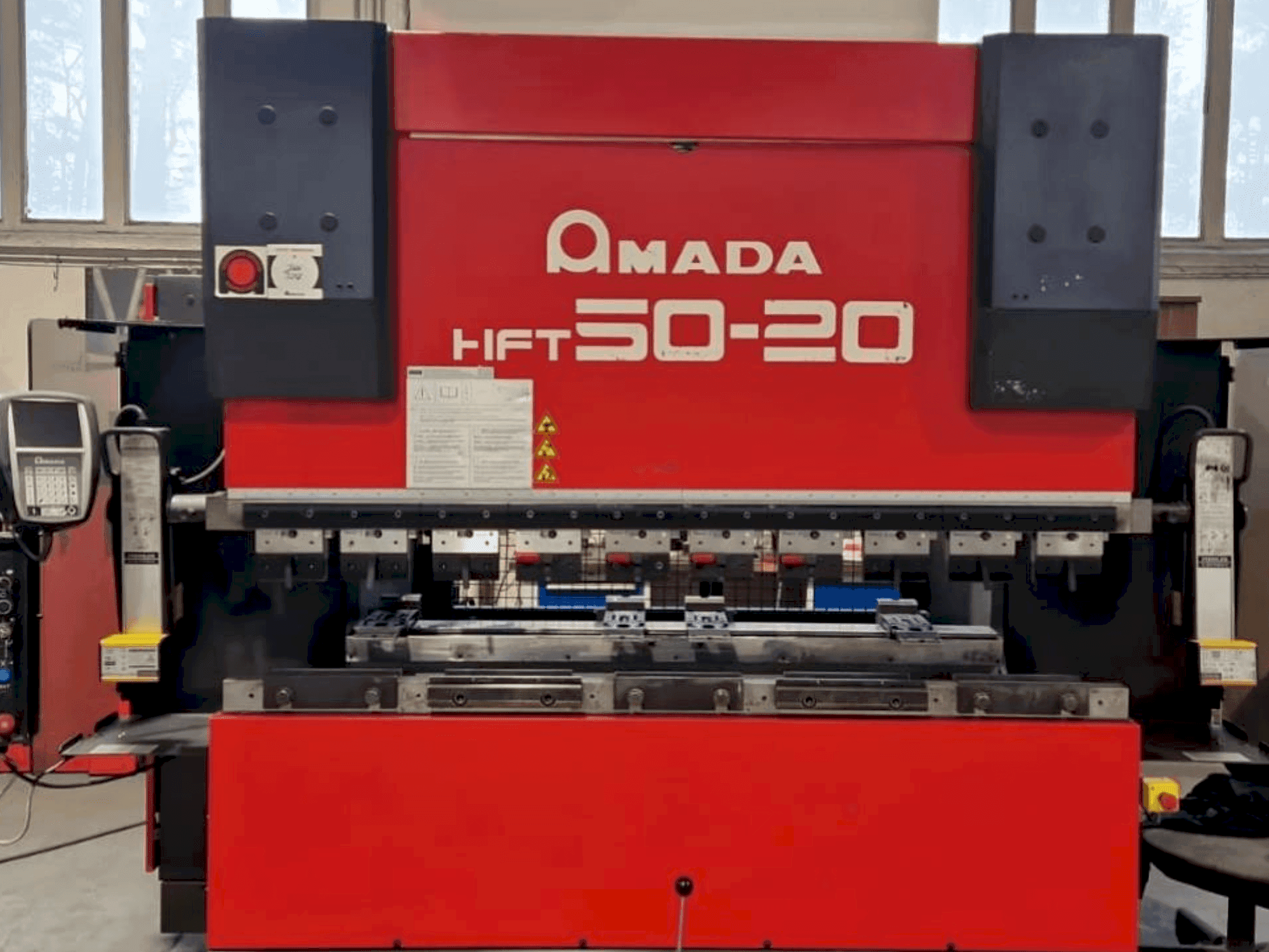 Prikaz stroja AMADA HFT 50-20 sprijeda