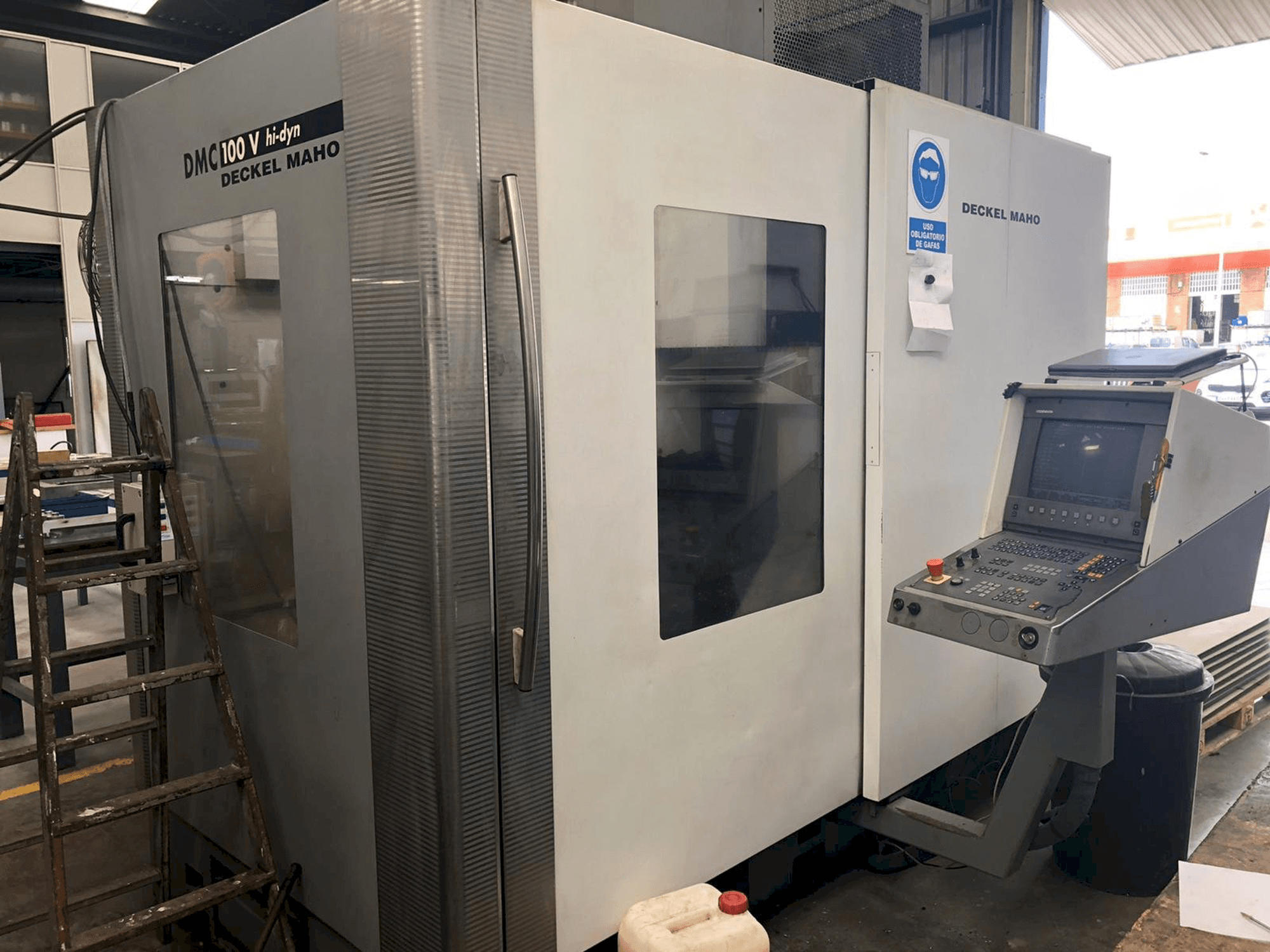 Prikaz stroja DECKEL MAHO DMC 100 V Hi-dyn sprijeda