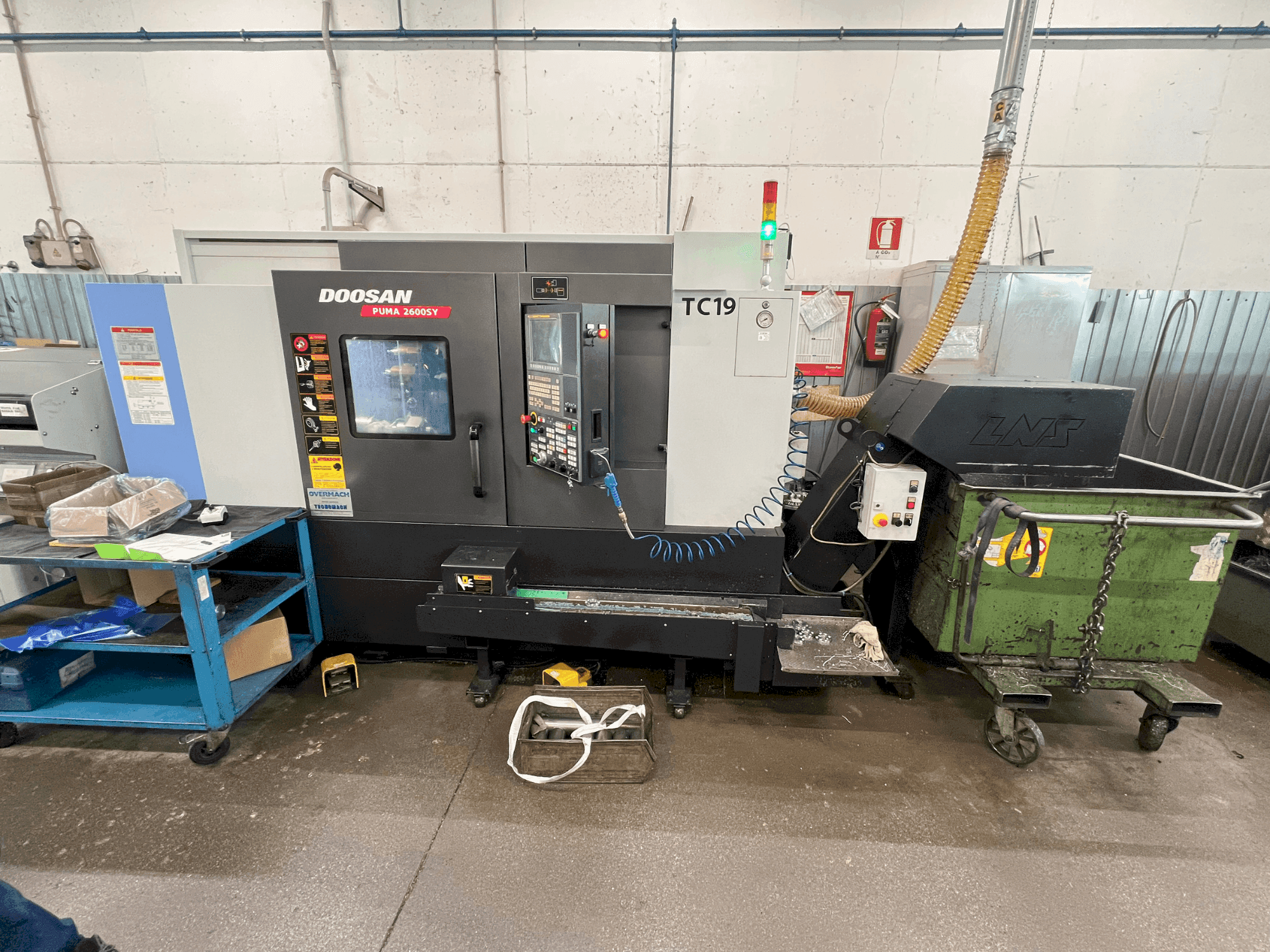 Prikaz stroja DOOSAN 2600 SY sprijeda