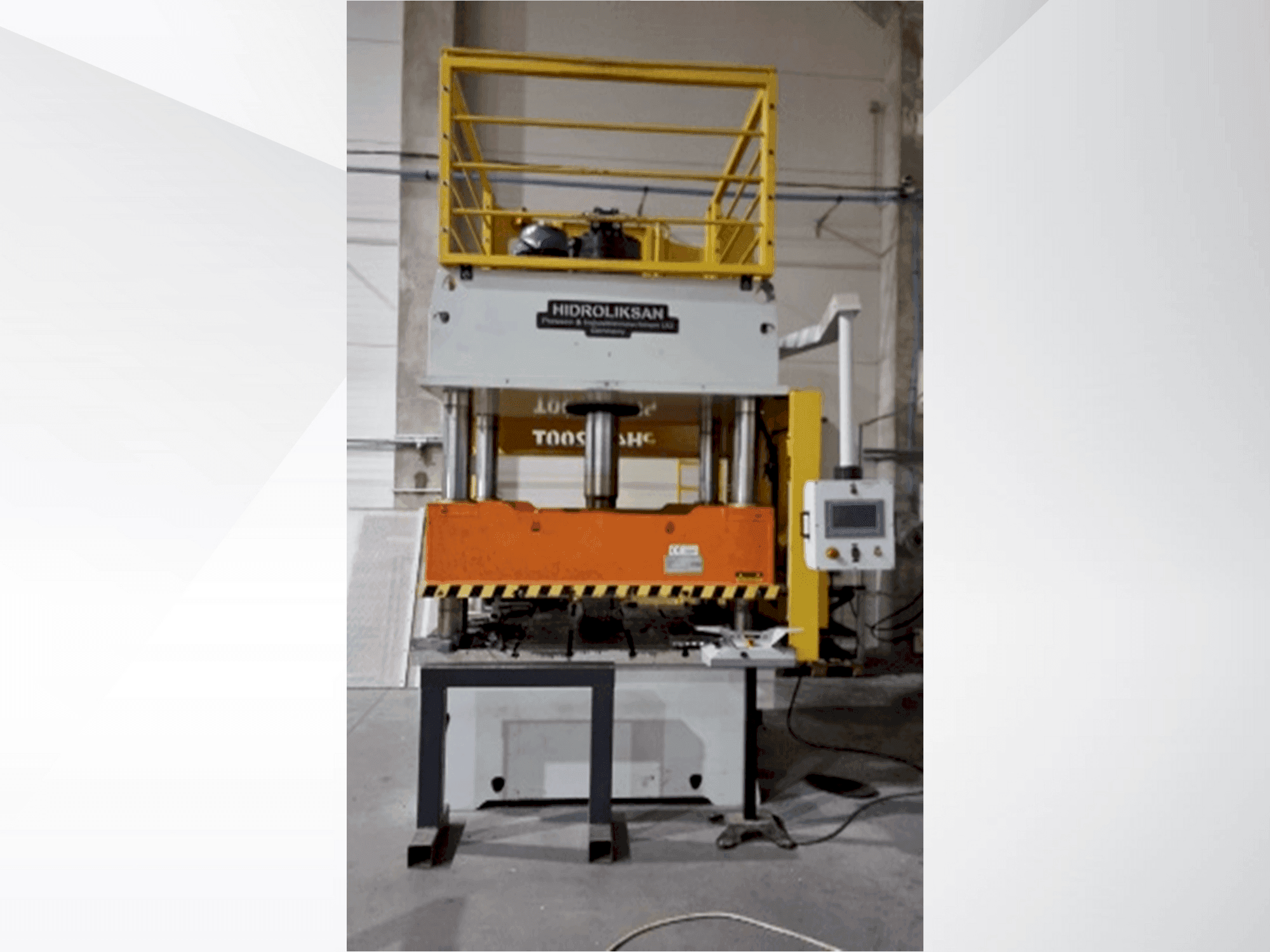 Prikaz stroja HIDROLIKSAN PH4C 200T sprijeda