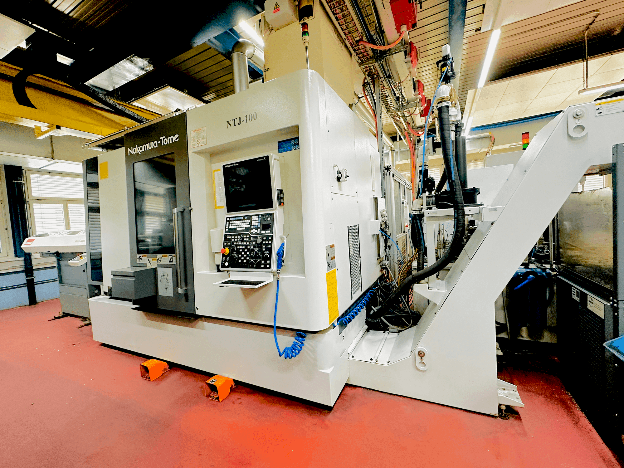 Prikaz stroja NAKAMURA NTJ100 sprijeda