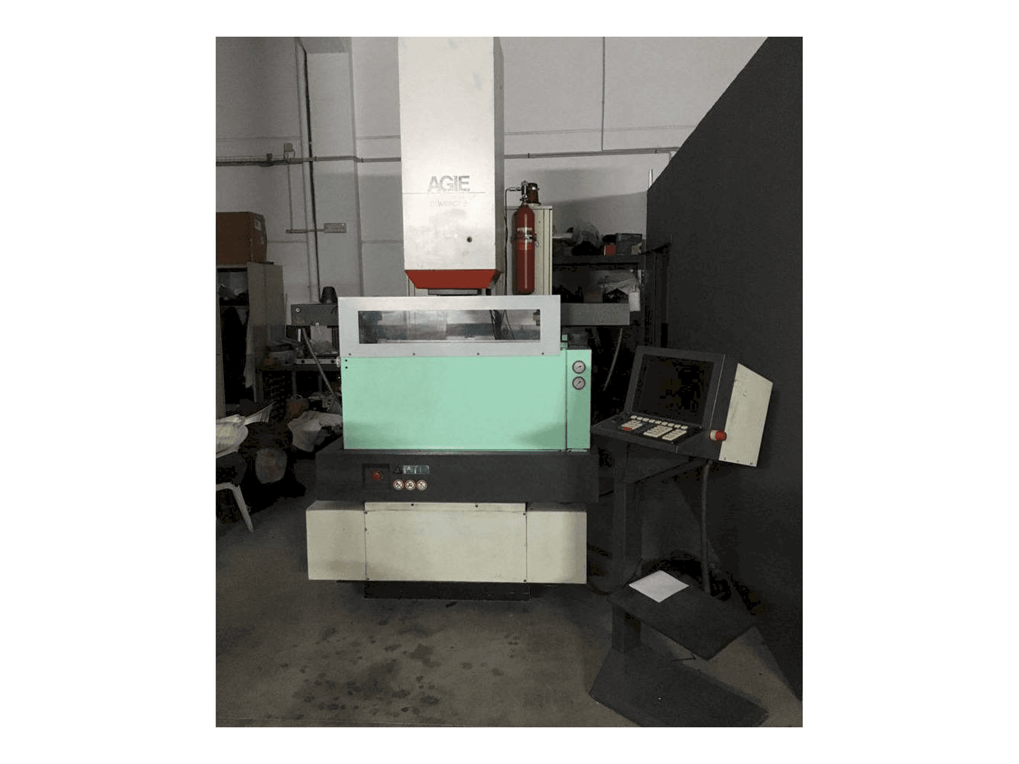 Prikaz stroja AGIE Agietron Compact 3 sprijeda