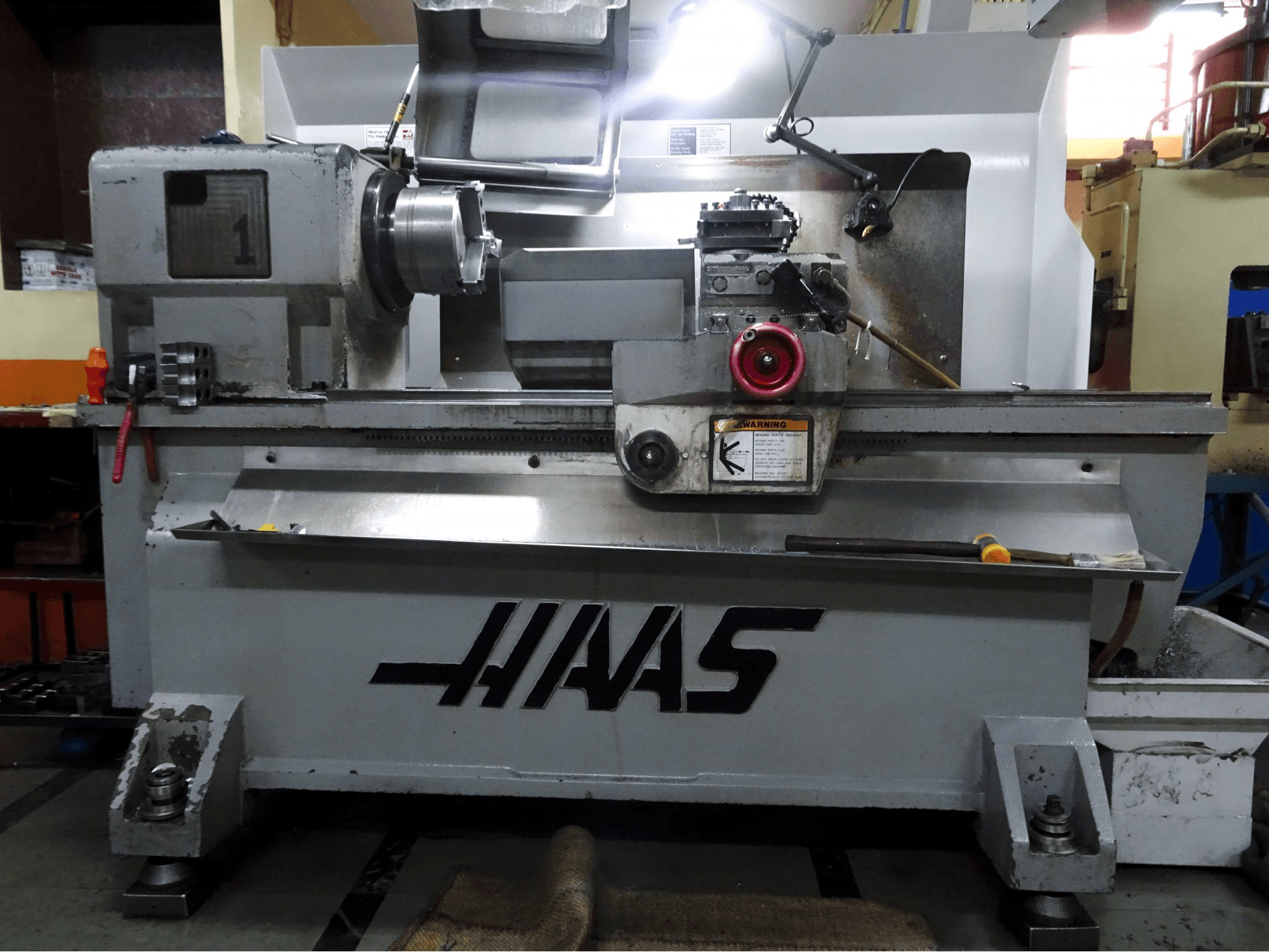 Prikaz stroja HAAS TL-1 sprijeda