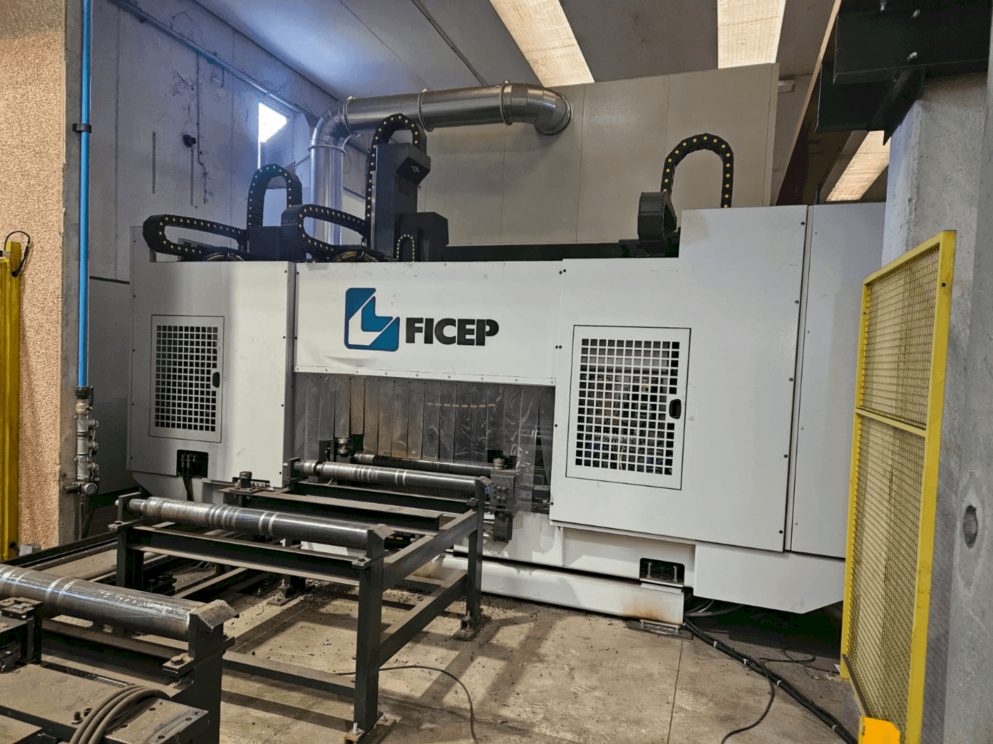 Prikaz stroja FICEP VALIANT 1004 VLFRC sprijeda