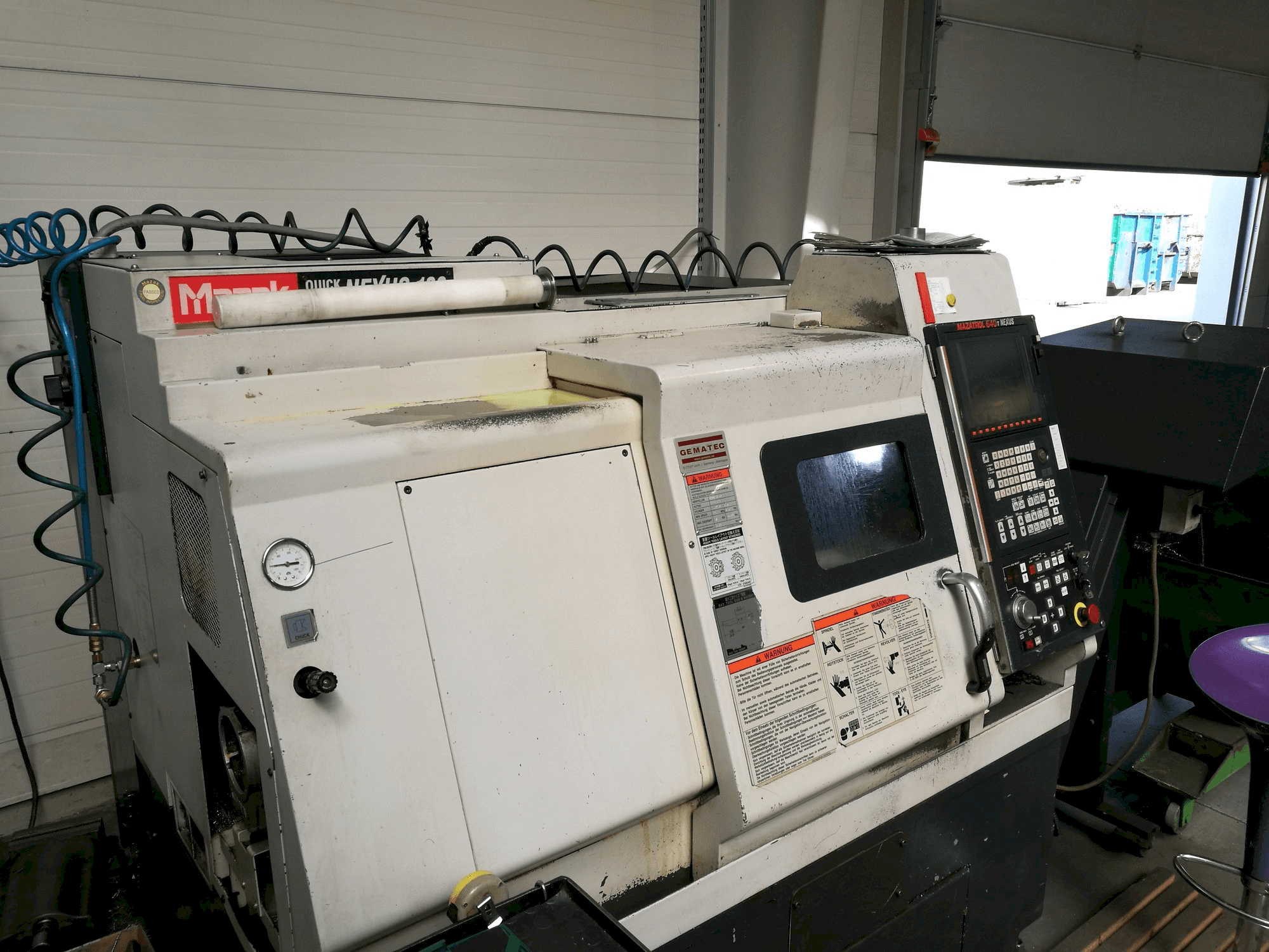 Prikaz lijeve strane stroja Mazak QT NEXUS 100