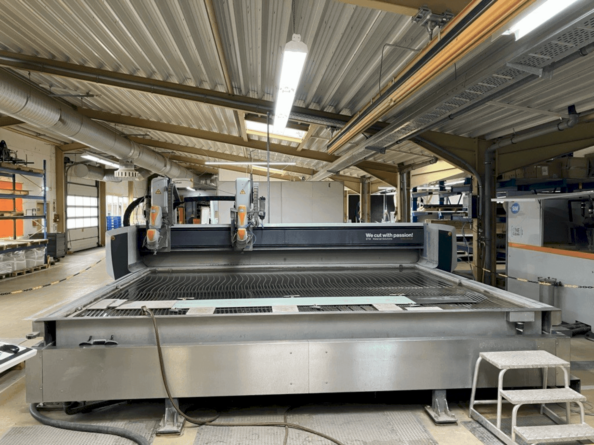 Prikaz stroja STM WS3040 sprijeda