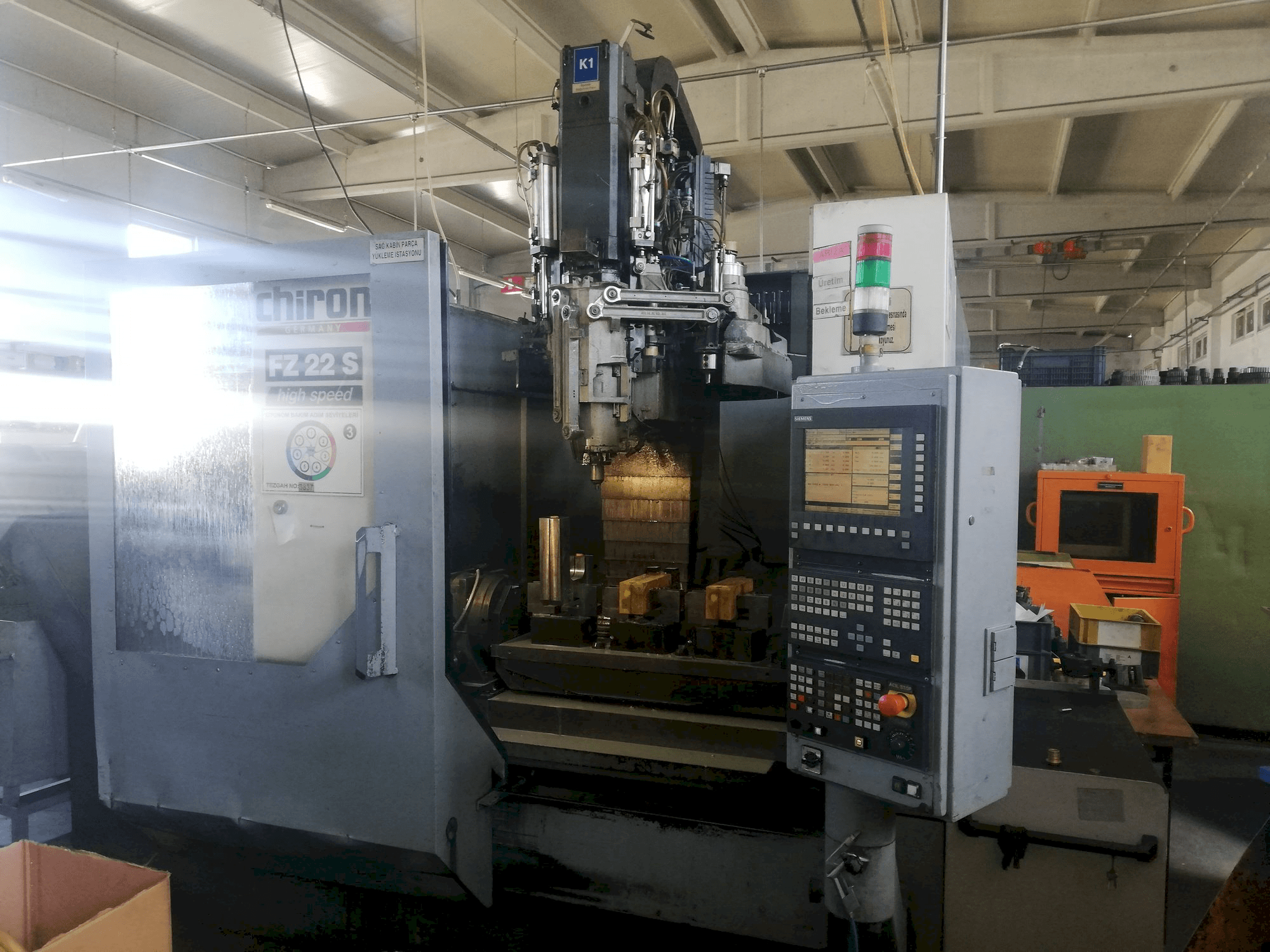 Prikaz stroja CHIRON FZ 22 S sprijeda