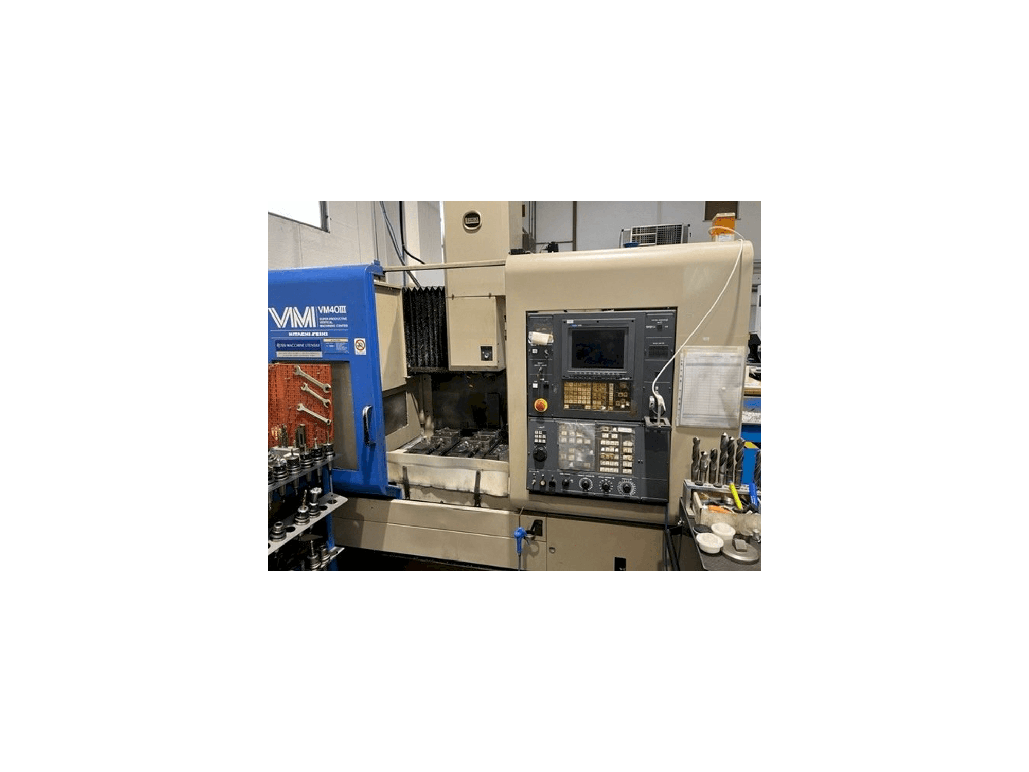 Prikaz stroja HITACHI SEIKI VM40 sprijeda