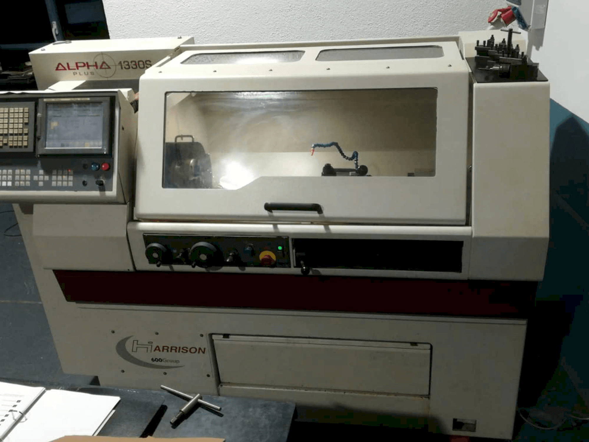 Prikaz stroja Harrison Alpha 1330S Plus sprijeda