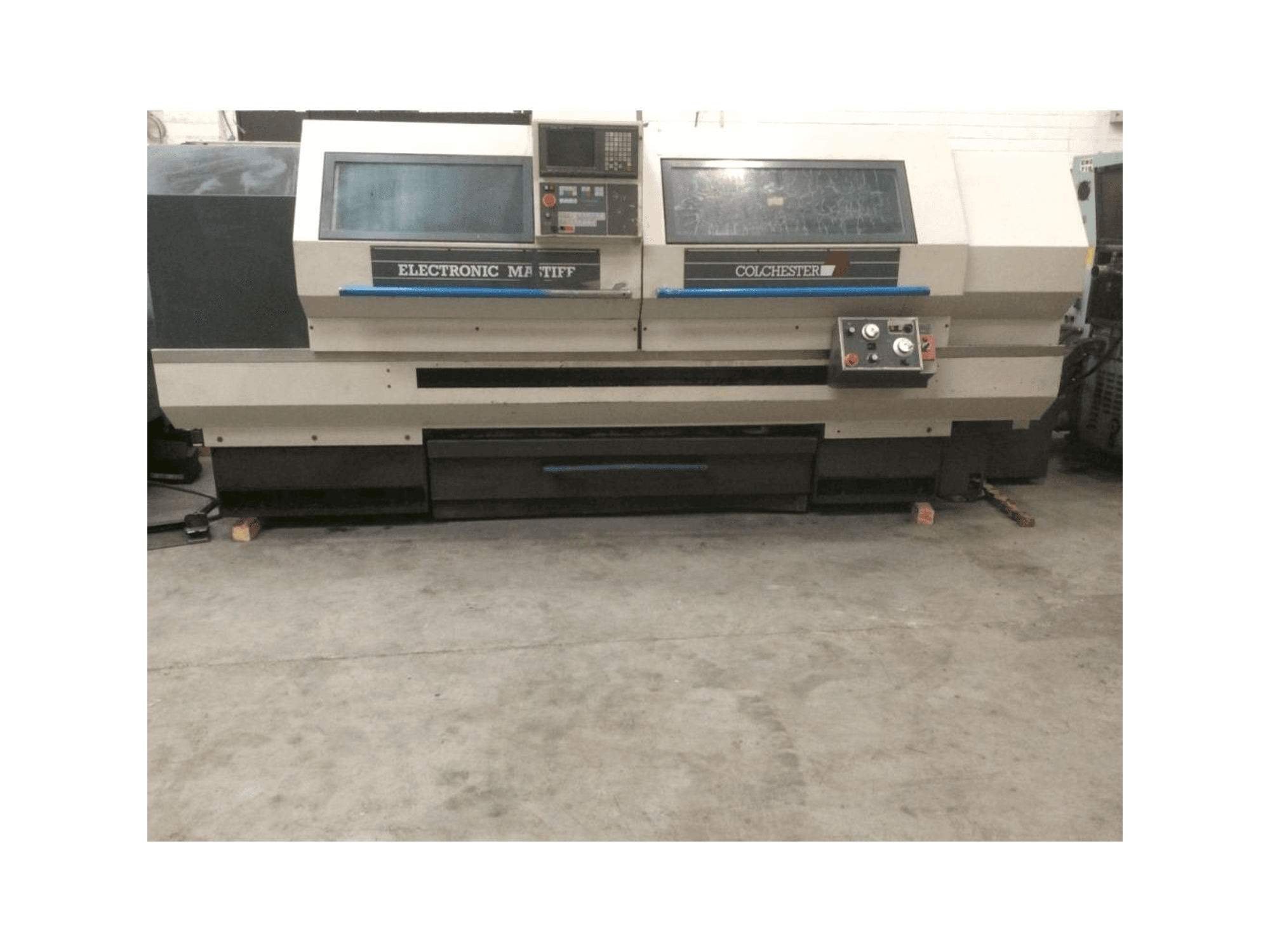 Prikaz stroja Colchester Electronic Mastiff sprijeda