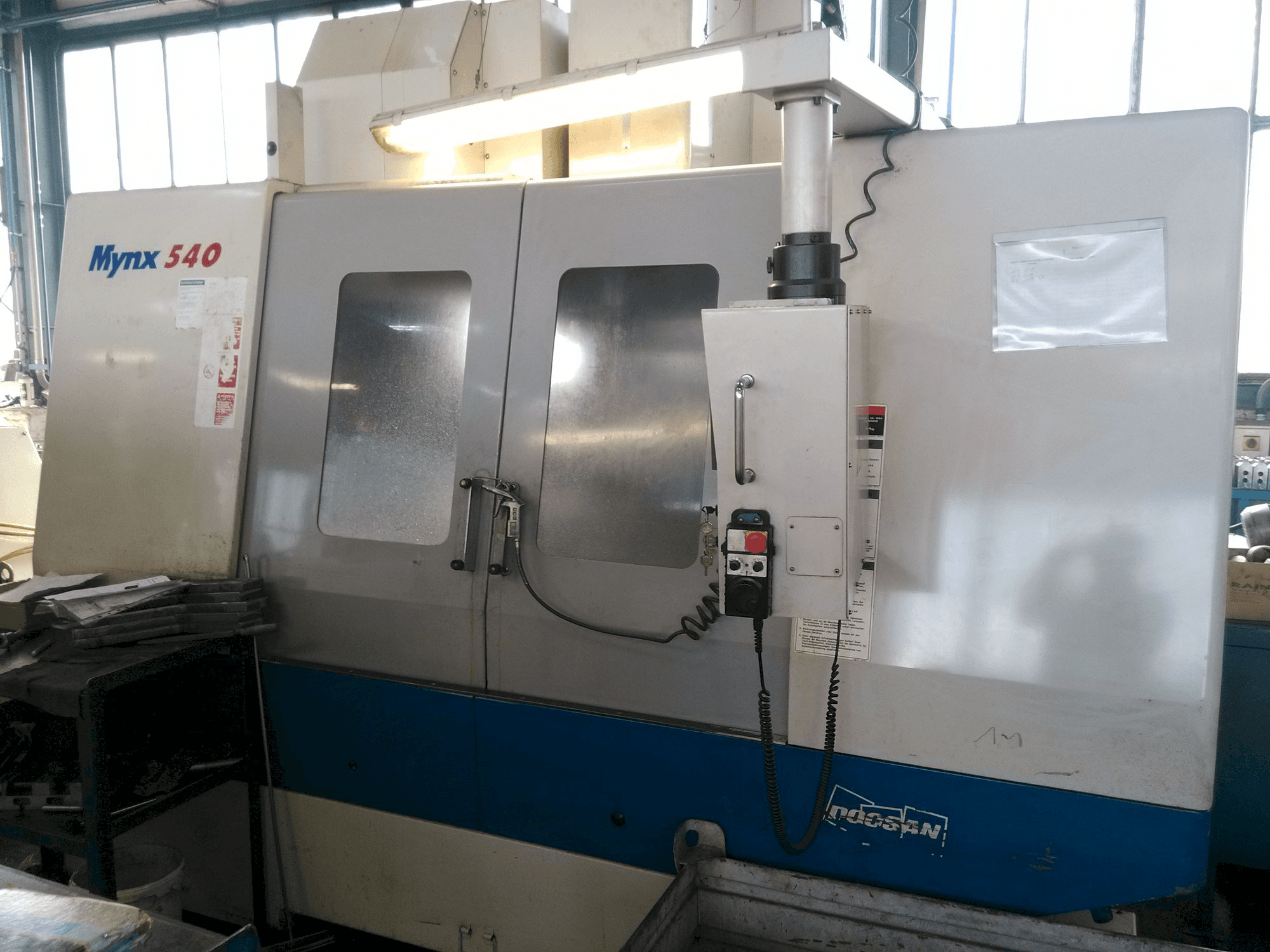 Prikaz stroja Doosan Mynx 540 sprijeda