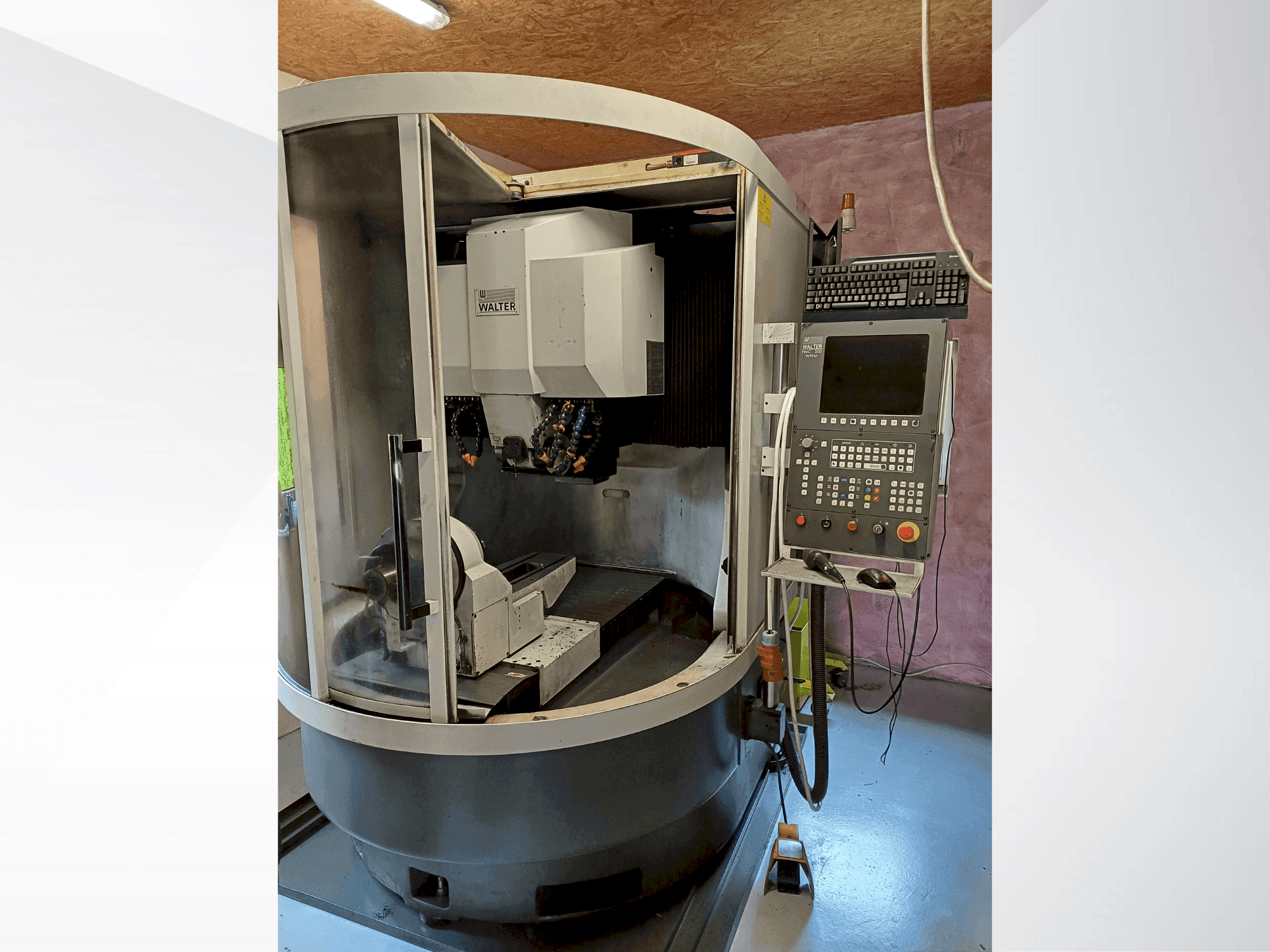Prikaz stroja WALTER Helitronic Power Regrinder sprijeda