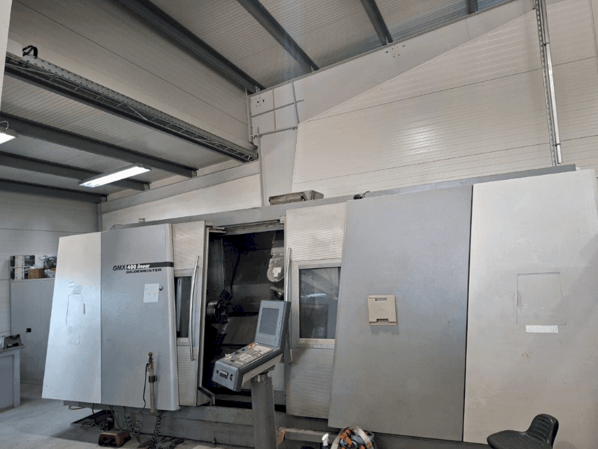 Prikaz stroja DMG Gildemeister GMX 400 linear sprijeda