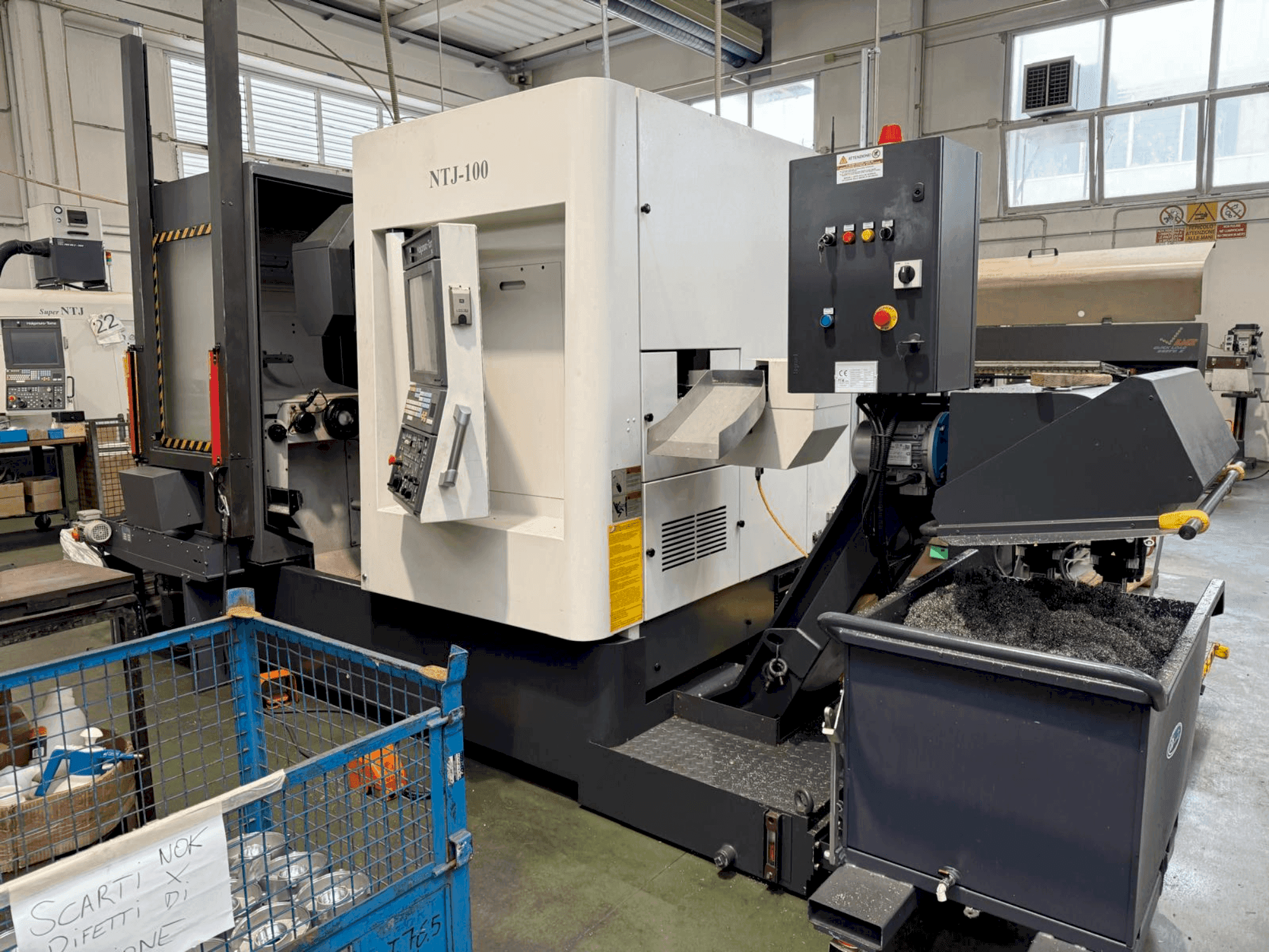 Prikaz stroja NAKAMURA Super NTJ100 sprijeda