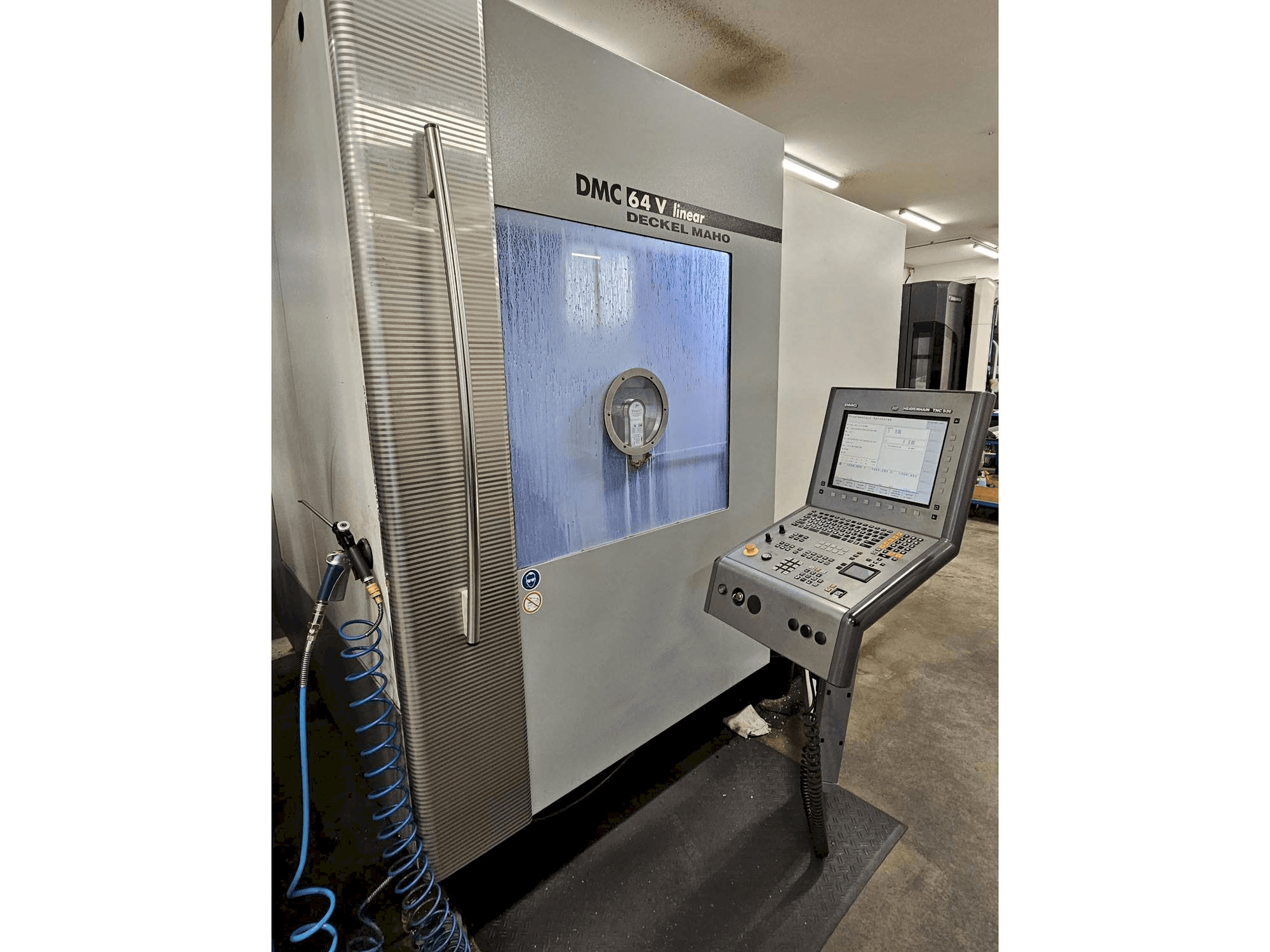 Prikaz stroja DMG DMC64V sprijeda