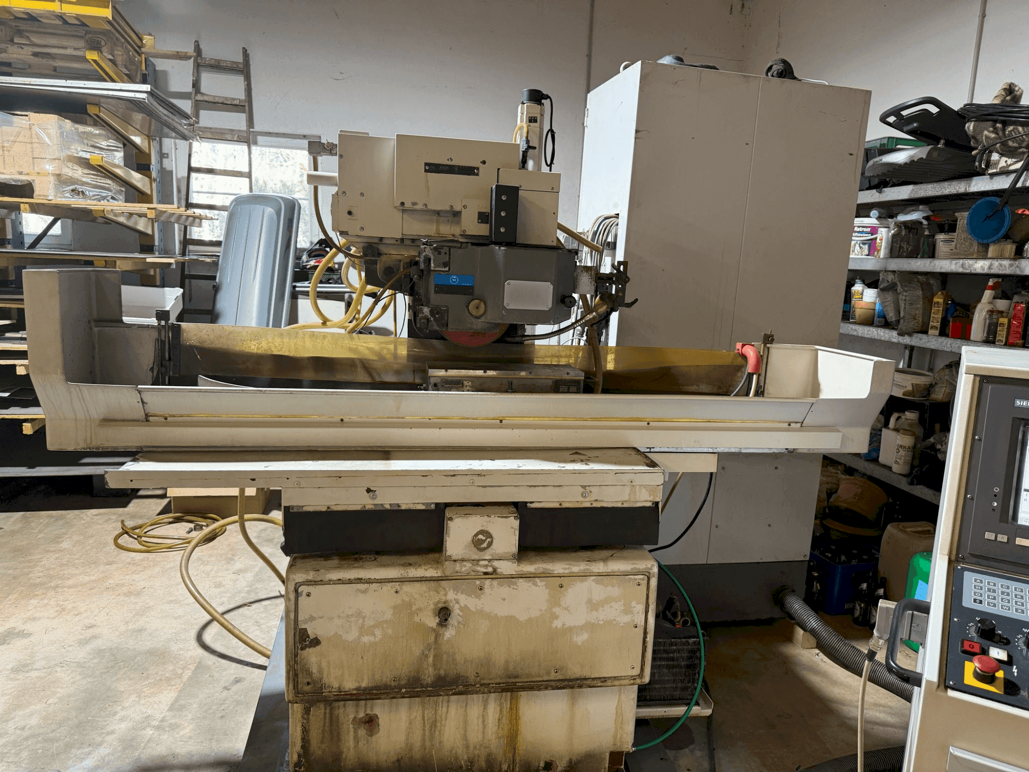 Prikaz stroja JUNG J 525C sprijeda