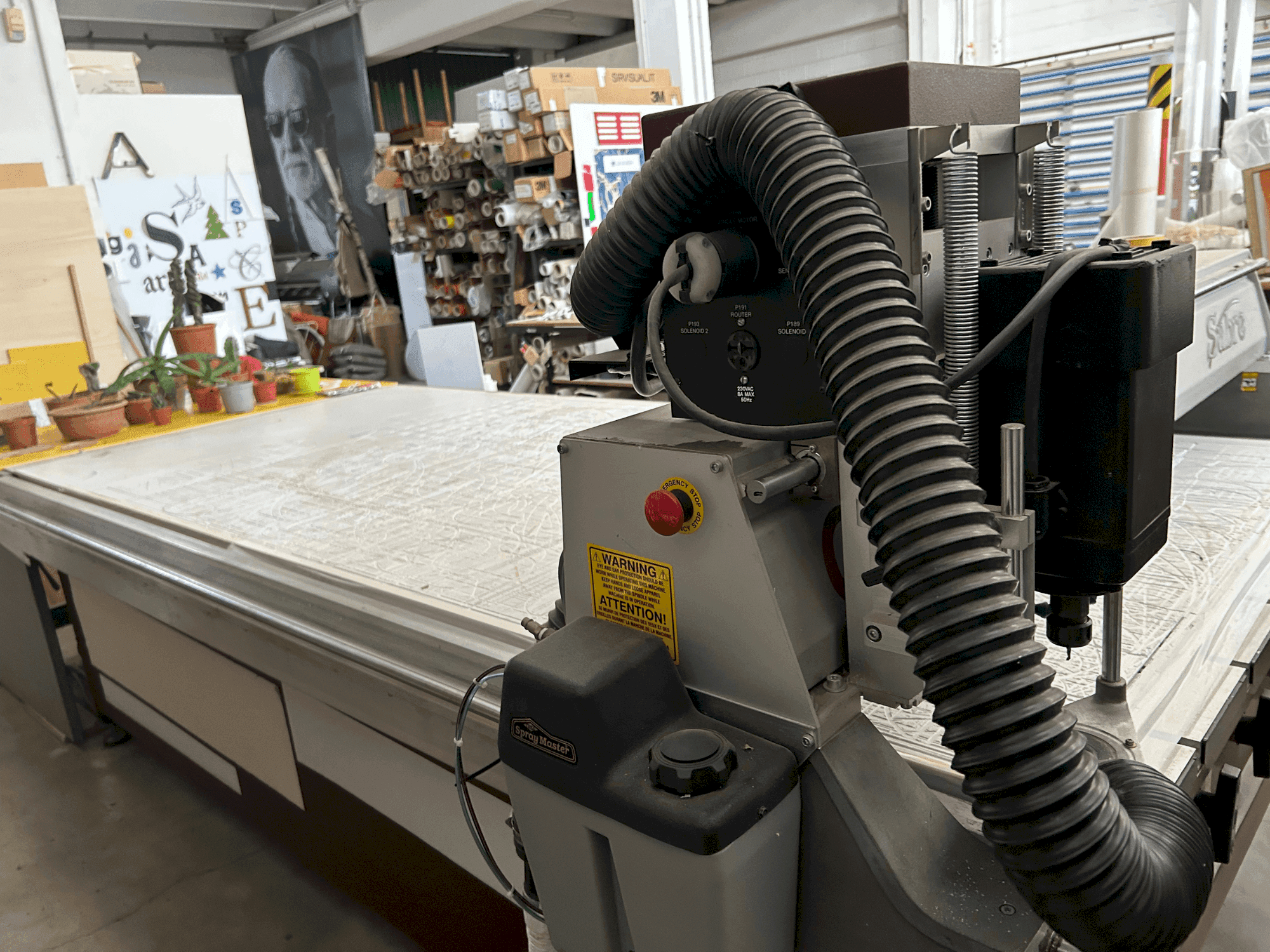 Prikaz stroja Gerber Sabre 408 sprijeda