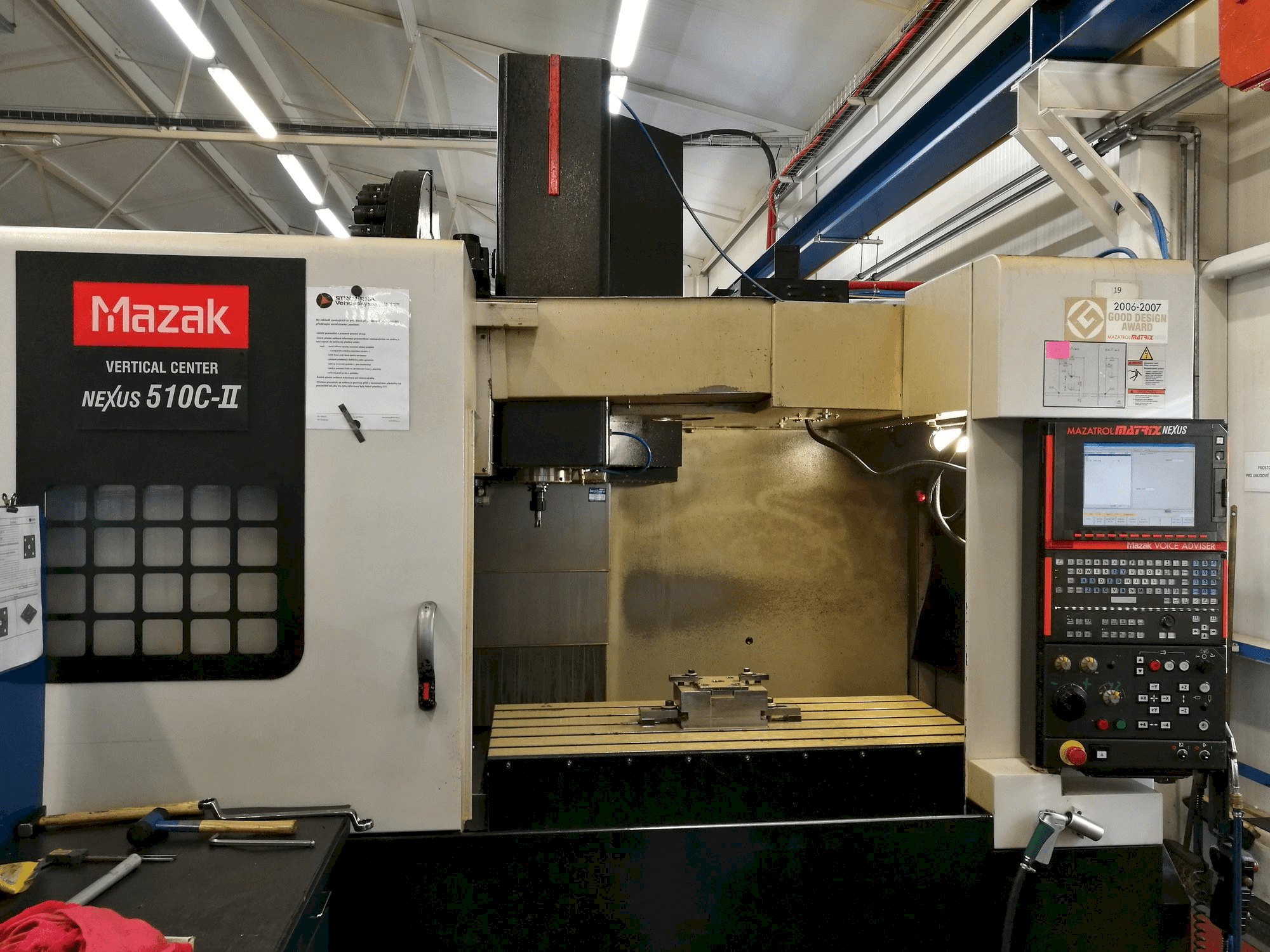 Prikaz stroja Mazak VC Nexus 510C-II sprijeda