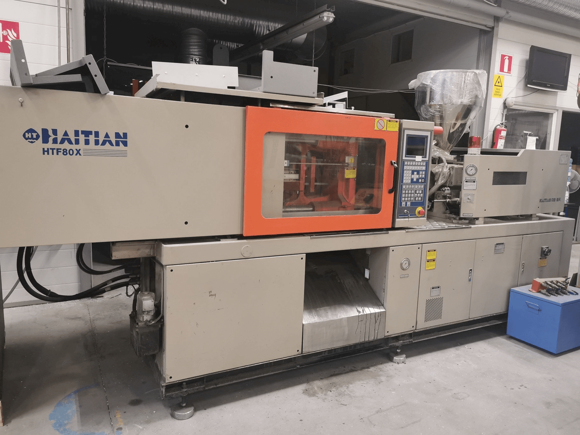 Prikaz stroja HAITIAN HTF80XA sprijeda